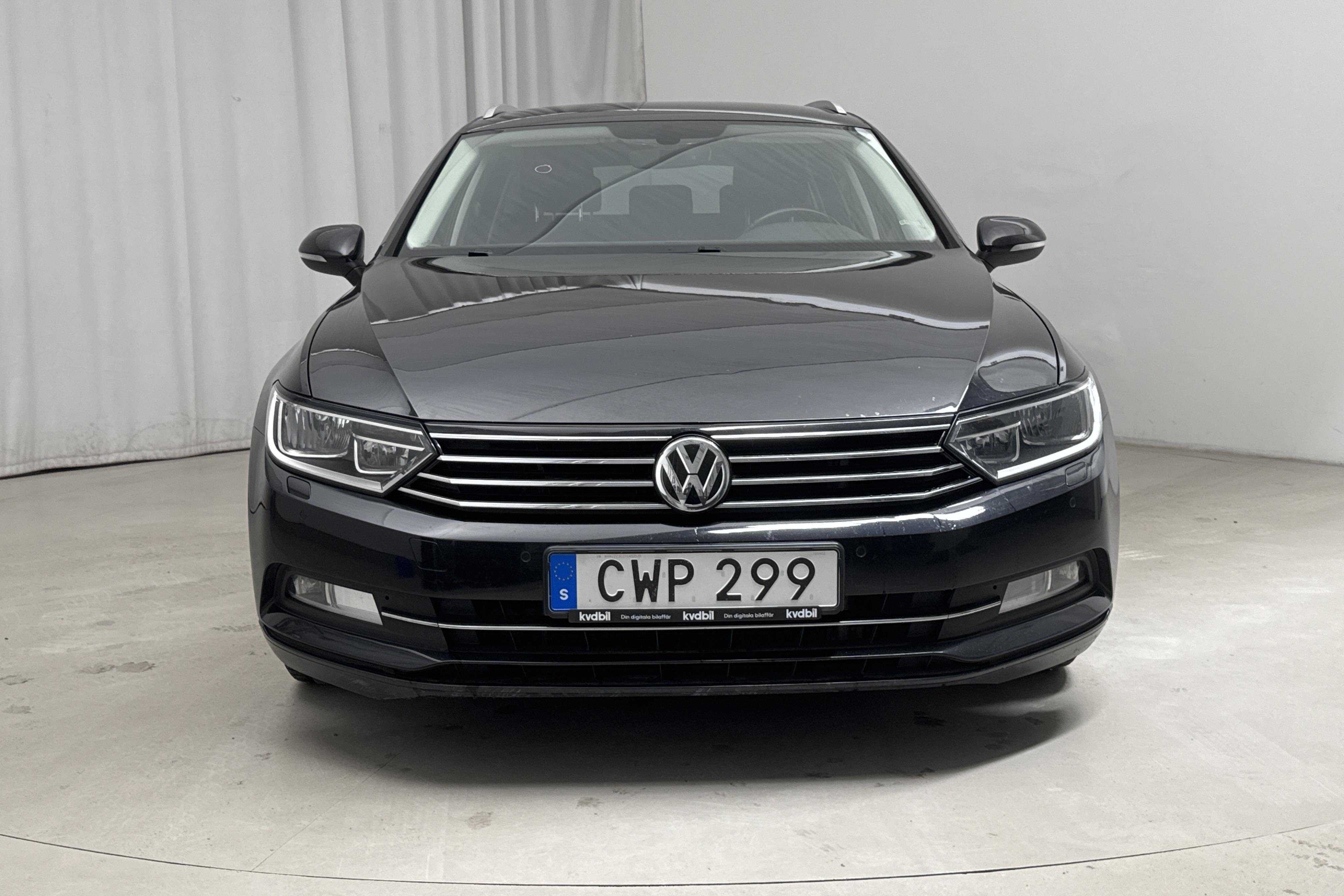 VW Passat 2.0 TDI Sportscombi (150hk) - 18 437 mil - Manuell - svart - 2015