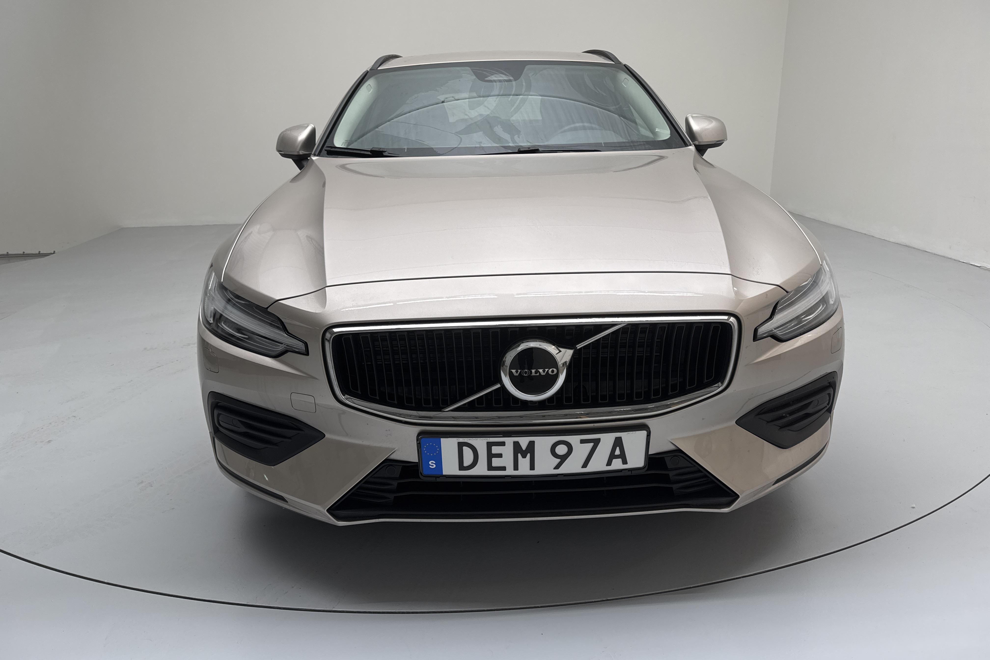 Volvo V60 B4 Mildhybrid, Diesel (197hk) - 5 817 mil - Automat - Light Grey - 2023