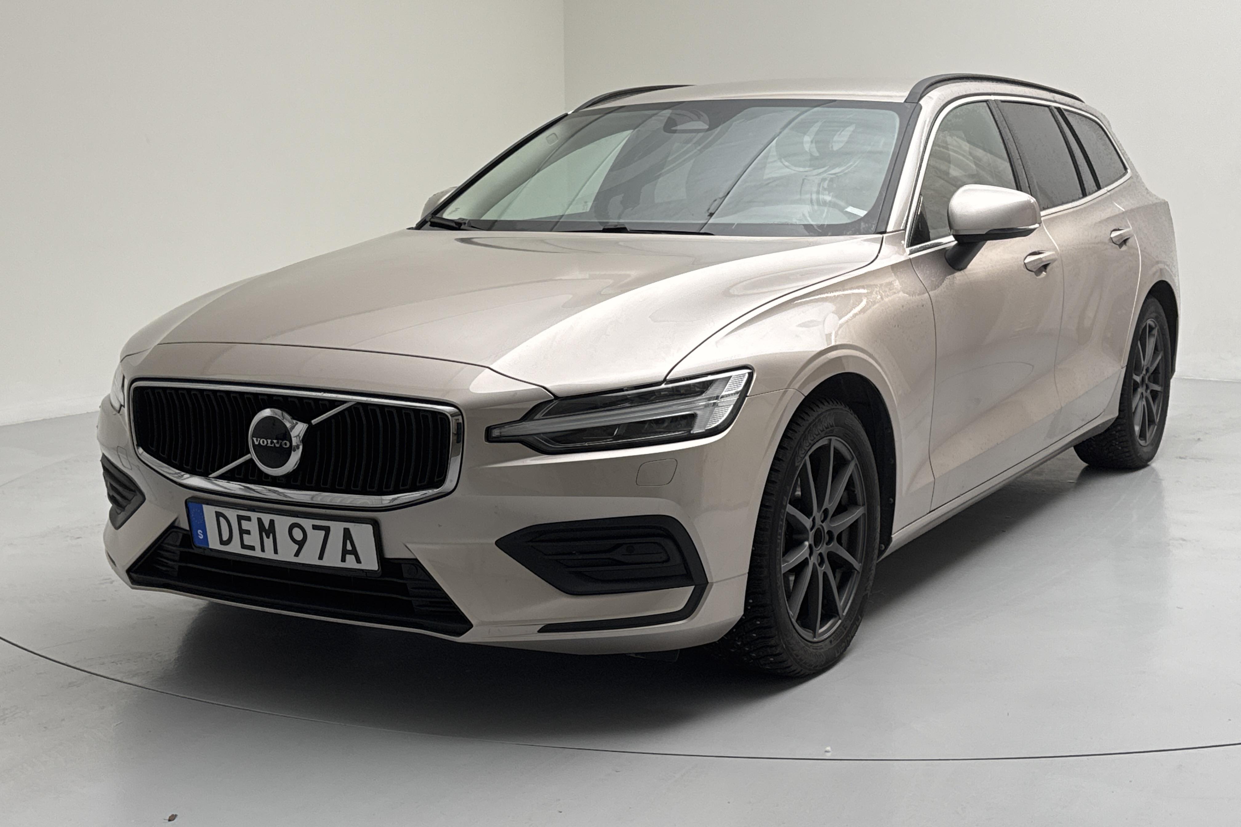 Volvo V60 B4 Mildhybrid, Diesel (197hk) - 5 817 mil - Automat - Light Grey - 2023