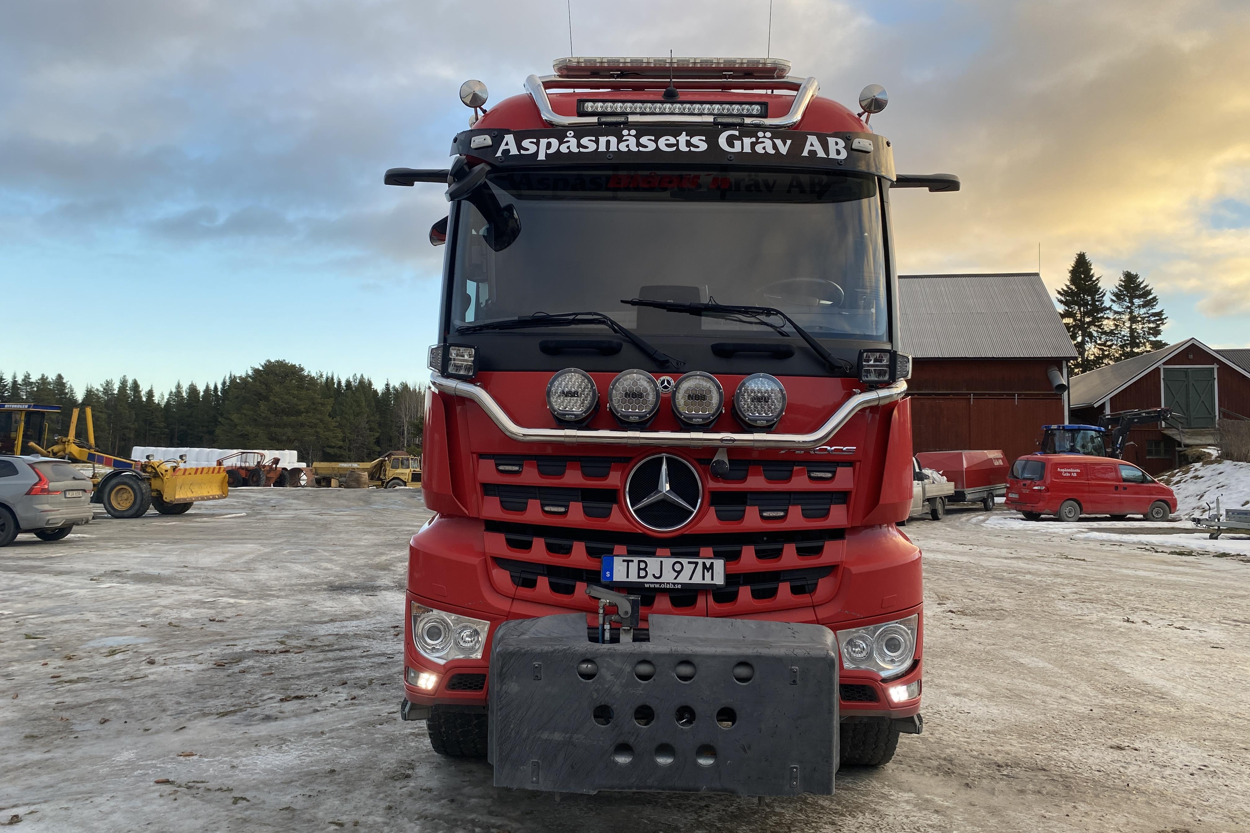 MERCEDES BENZ 963-7-E - 184 942 km - Automat - röd - 2019