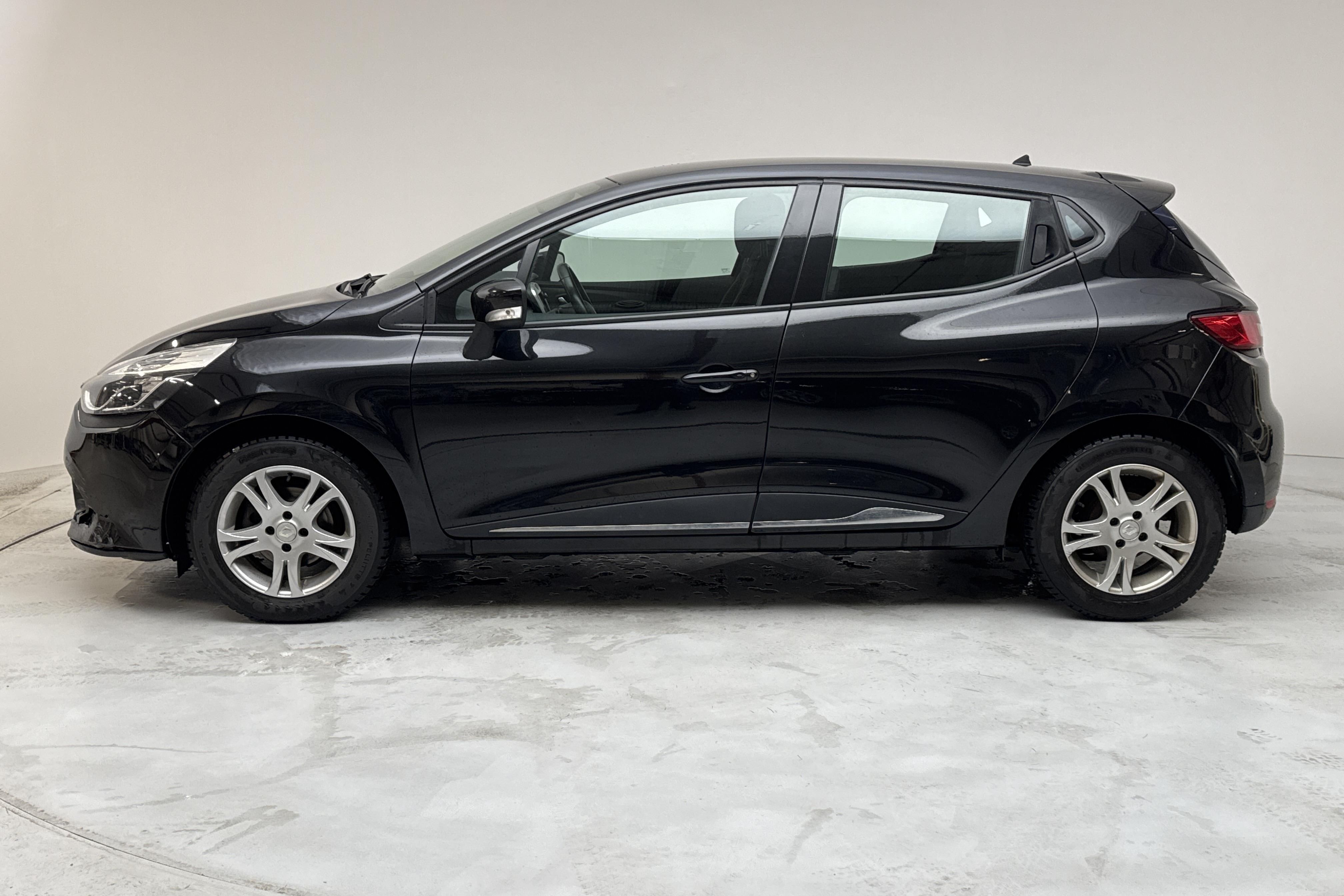 Renault Clio IV 0.9 TCe 90 5dr (90hk) - 89 590 km - Manual - black - 2016