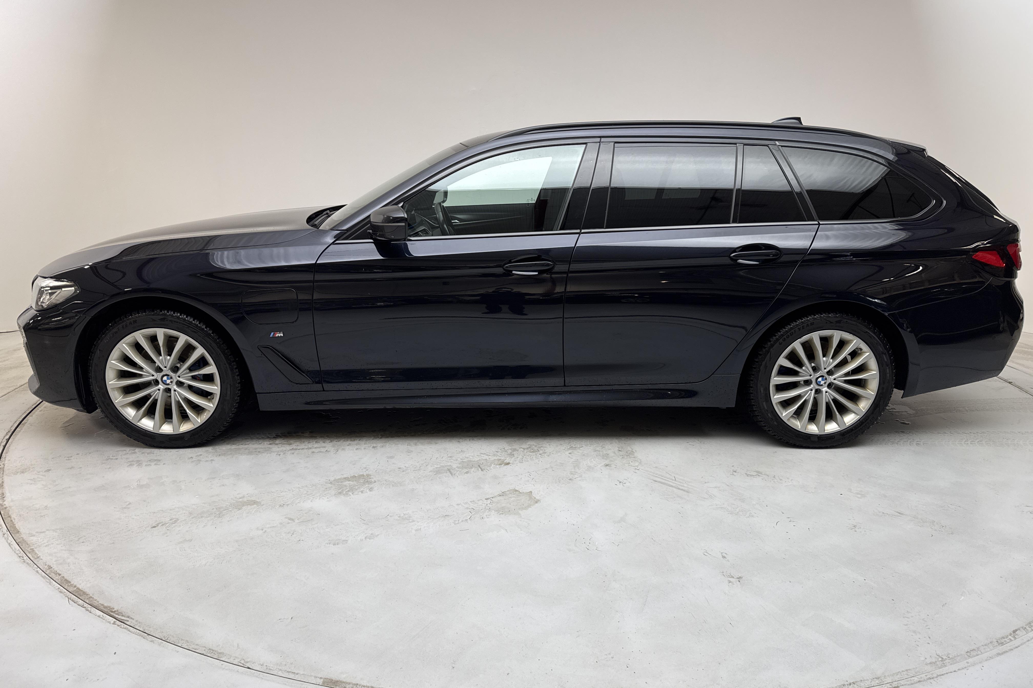 BMW 530e xDrive Touring, G31 12kWh LCI (292hk) - 152 590 km - Automatic - black - 2021