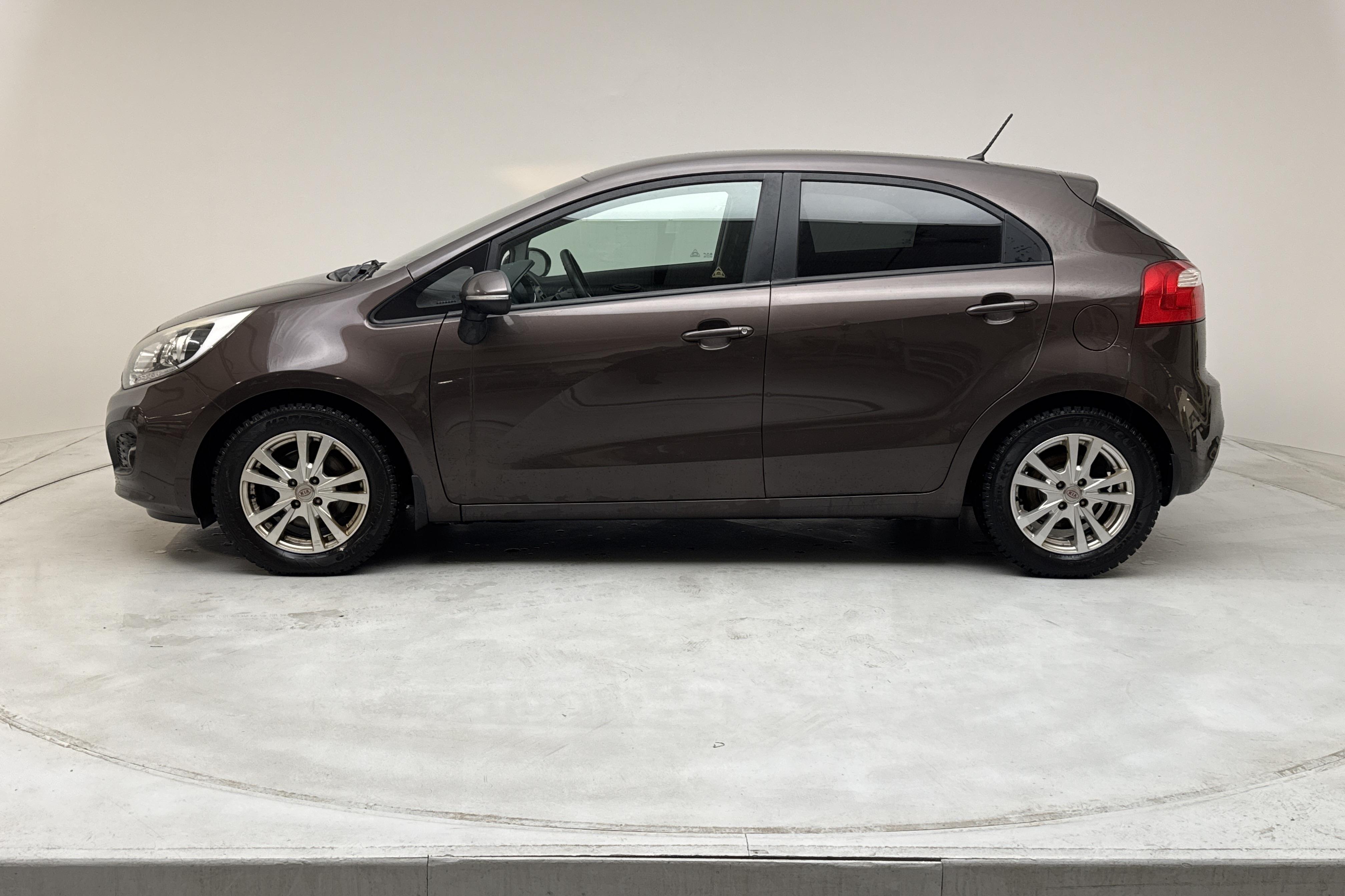 KIA Rio 1.4 (109hk) - 123 580 km - Käsitsi - pruun - 2012