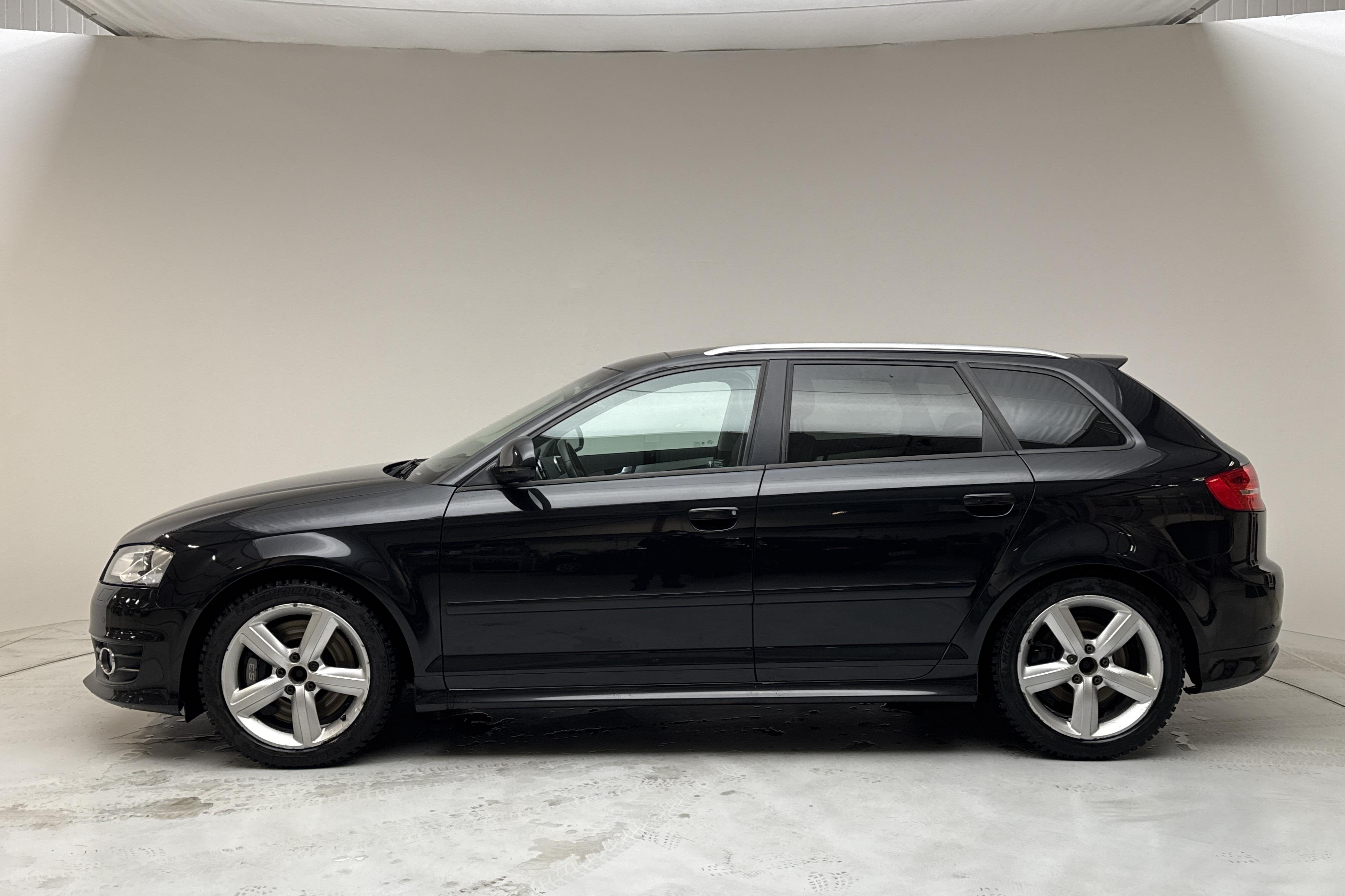 Audi S3 2.0 TFSI Sportback (265hk) - 8 827 mil - Automat - svart - 2010