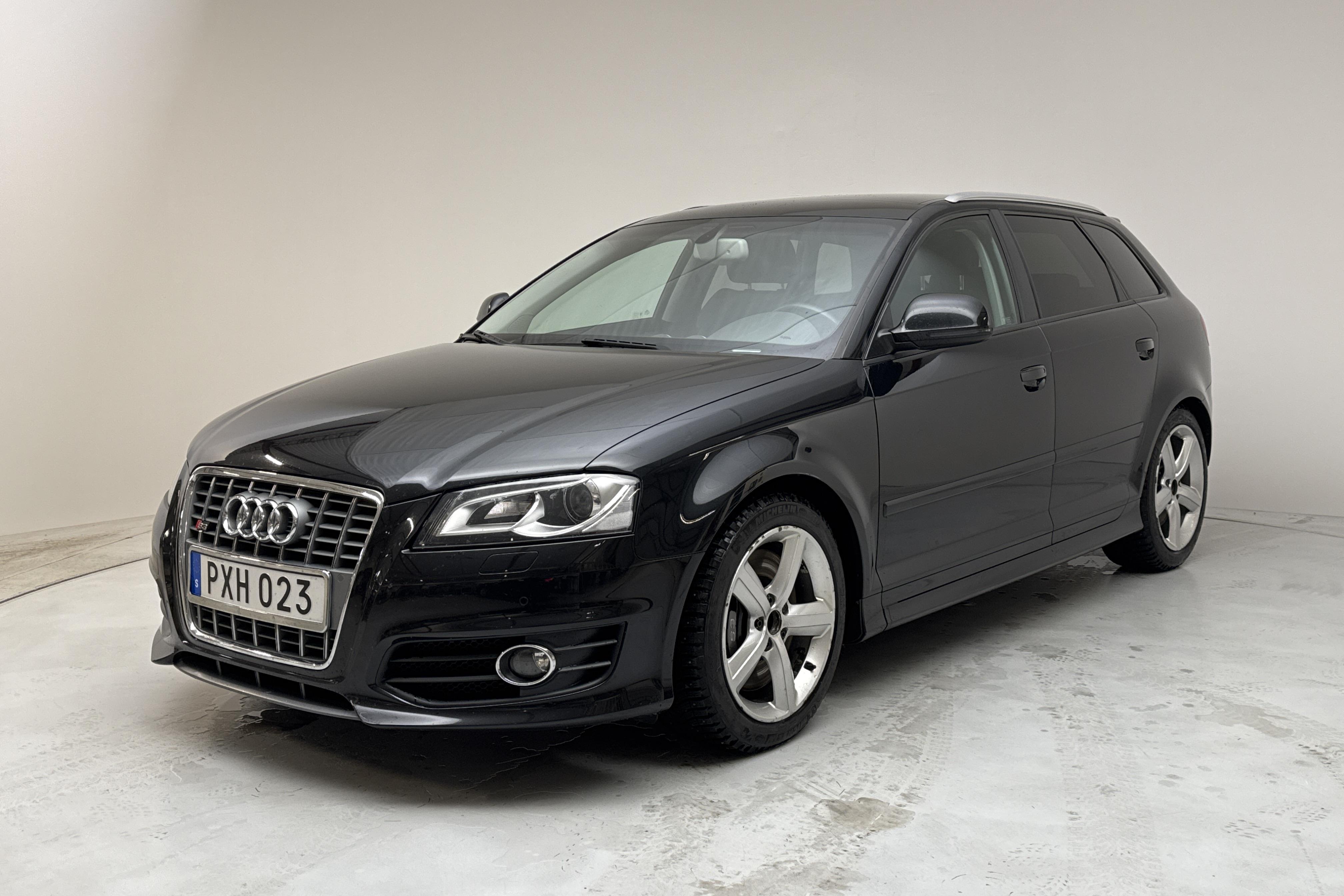 Audi S3 2.0 TFSI Sportback (265hk) - 8 827 mil - Automat - svart - 2010