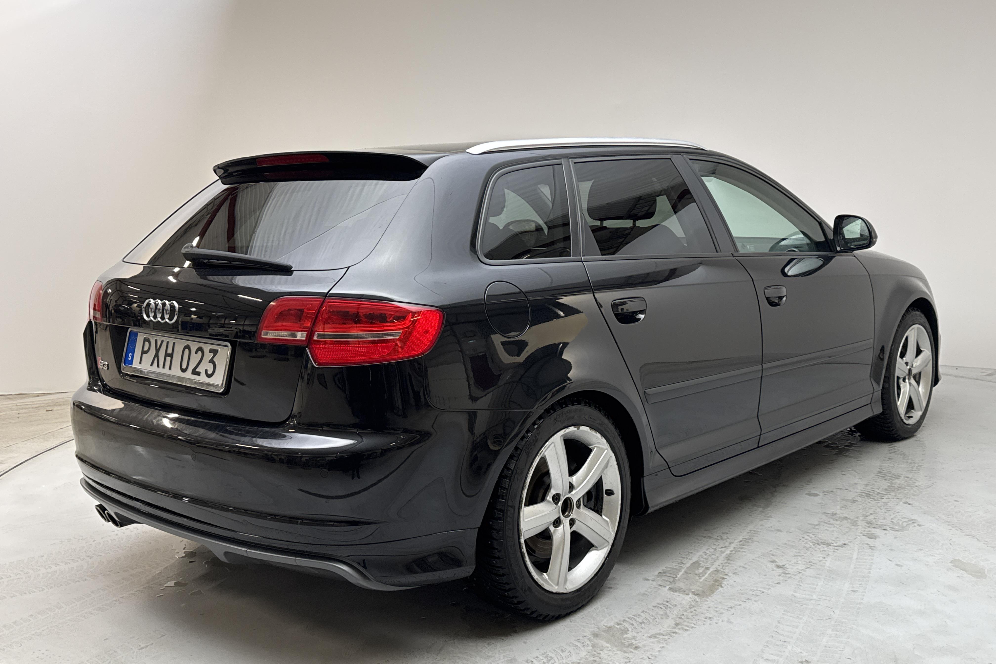 Audi S3 2.0 TFSI Sportback (265hk) - 8 827 mil - Automat - svart - 2010