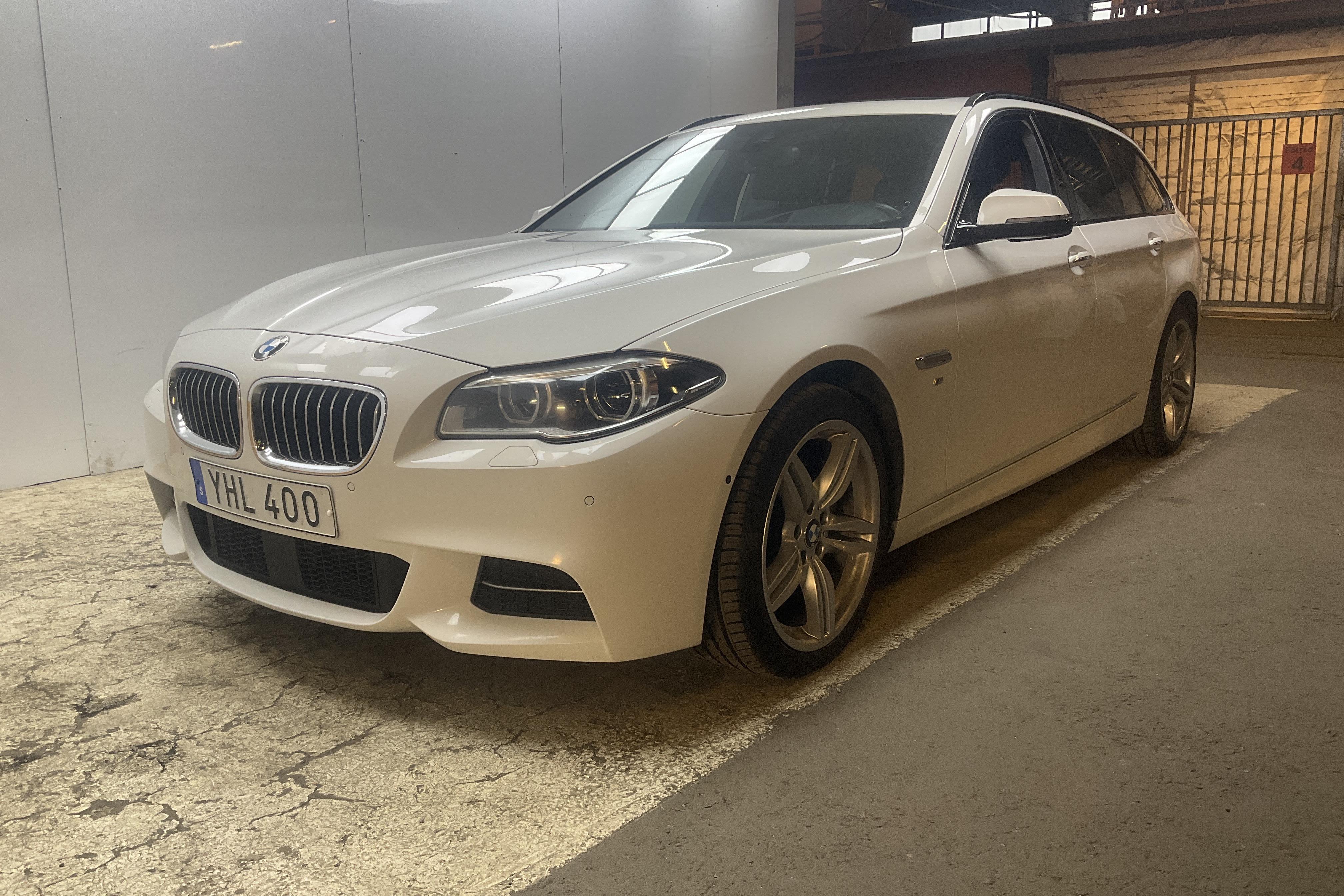 BMW 535d xDrive Touring, F11 (313hk) - 0 mil - Automat - vit - 2017