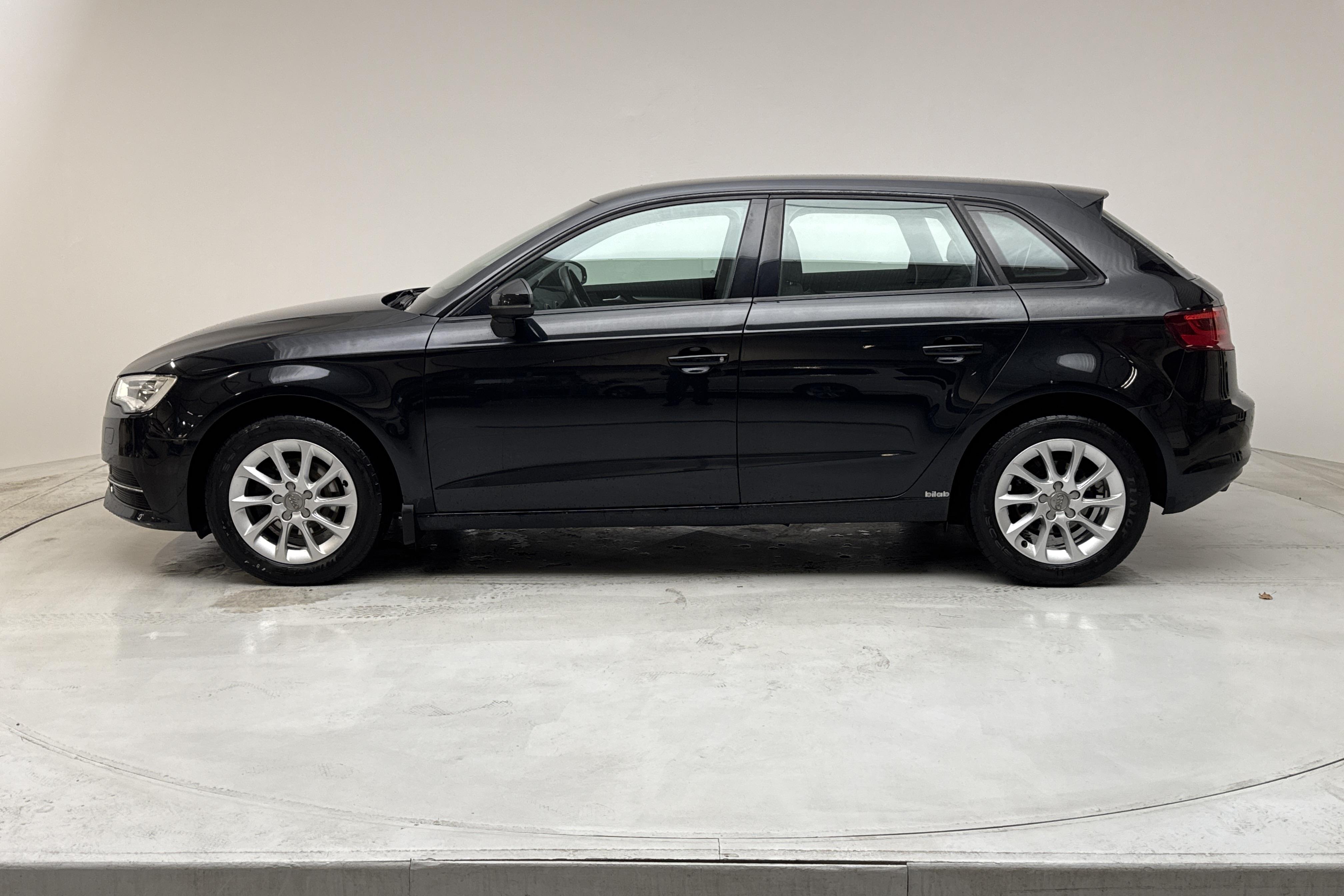 Audi A3 1.2 TFSI Sportback (110hk) - 126 820 km - Manual - black - 2016