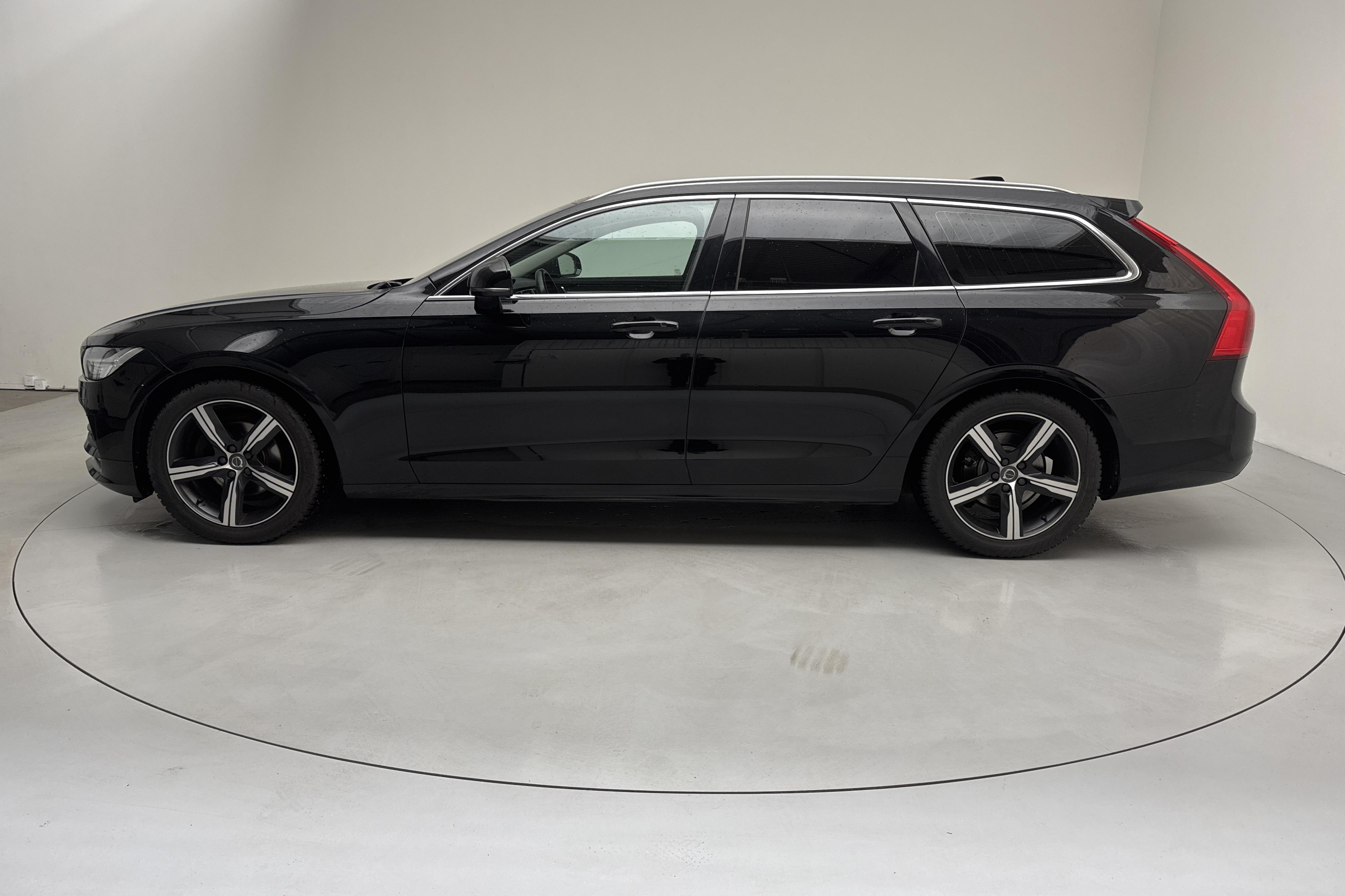 Volvo V90 D4 (190hk) - 147 490 km - Automatyczna - czarny - 2020