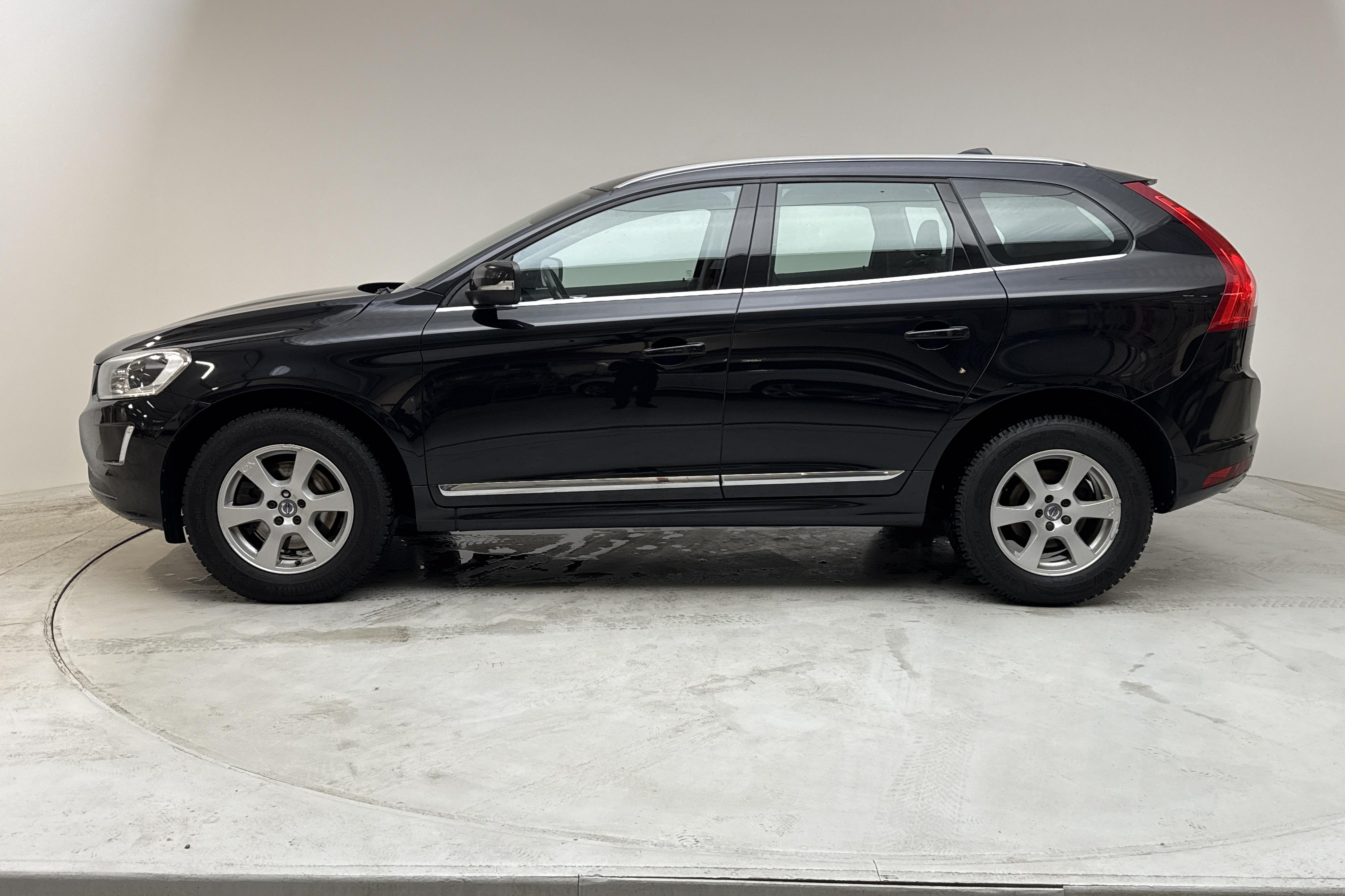 Volvo XC60 D4 AWD (181hk) - 171 570 km - Automatyczna - czarny - 2015