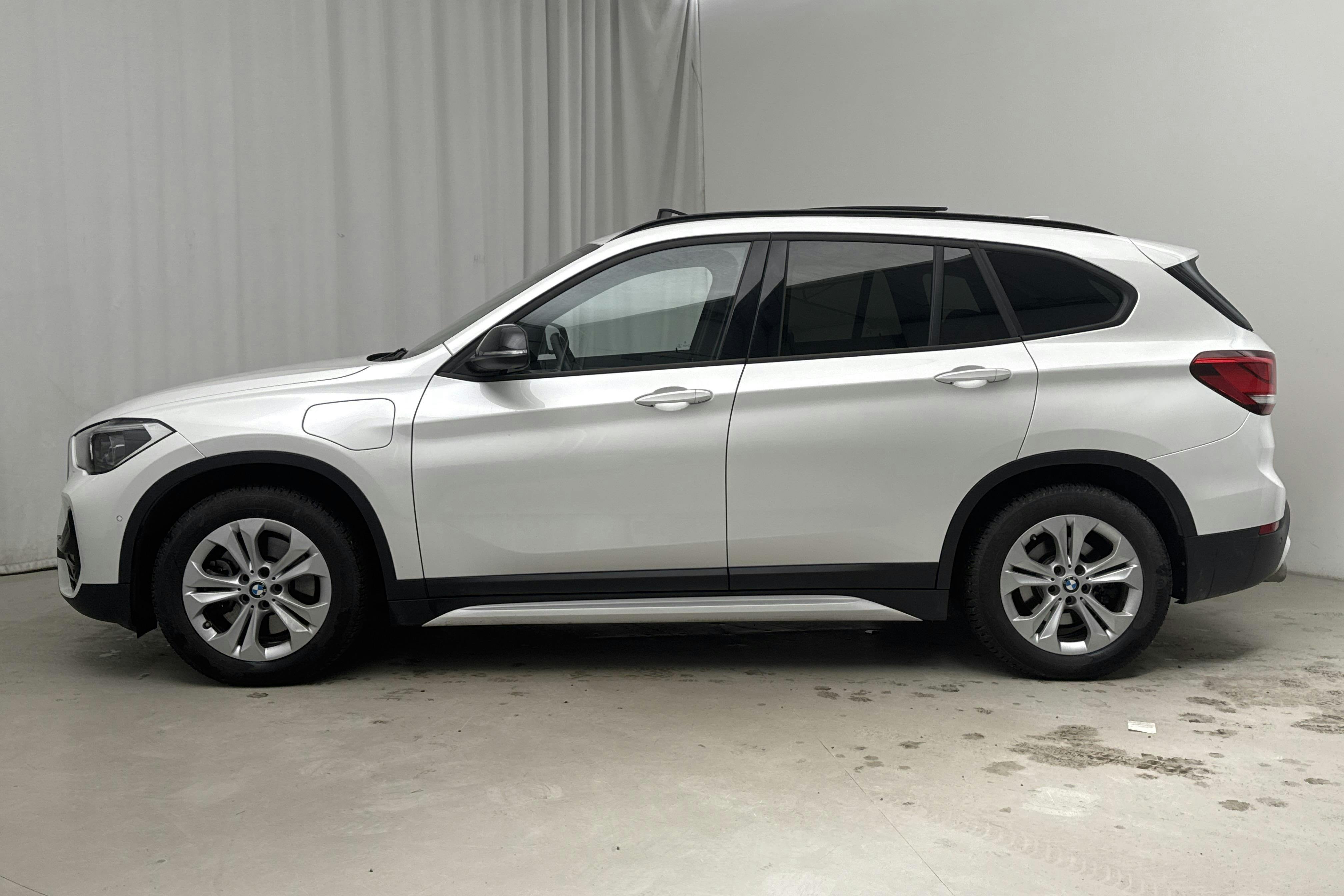 BMW X1 xDrive25e 9,7 kWh LCI, F48 (220hk) - 30 680 km - Automaattinen - valkoinen - 2021