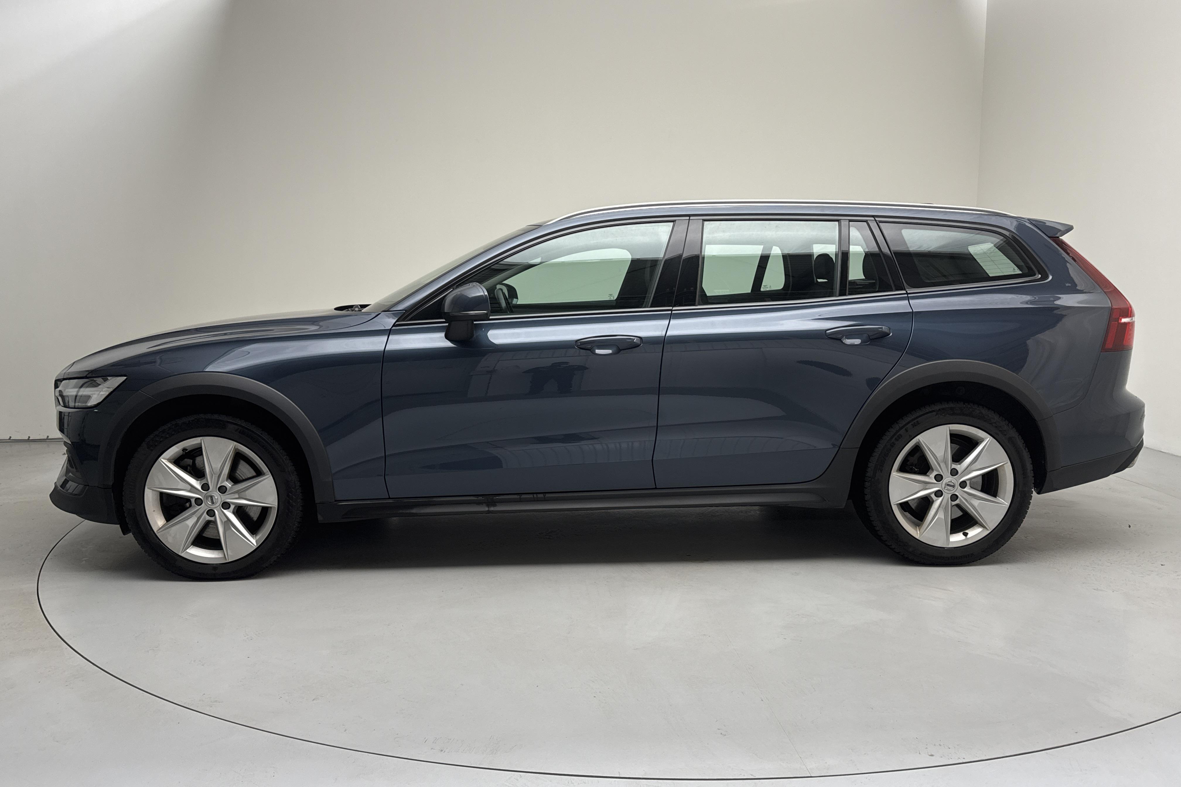 Volvo V60 B4 Cross Country AWD Mildhybrid, Diesel (197hk) - 109 670 km - Automaattinen - Dark Blue - 2022