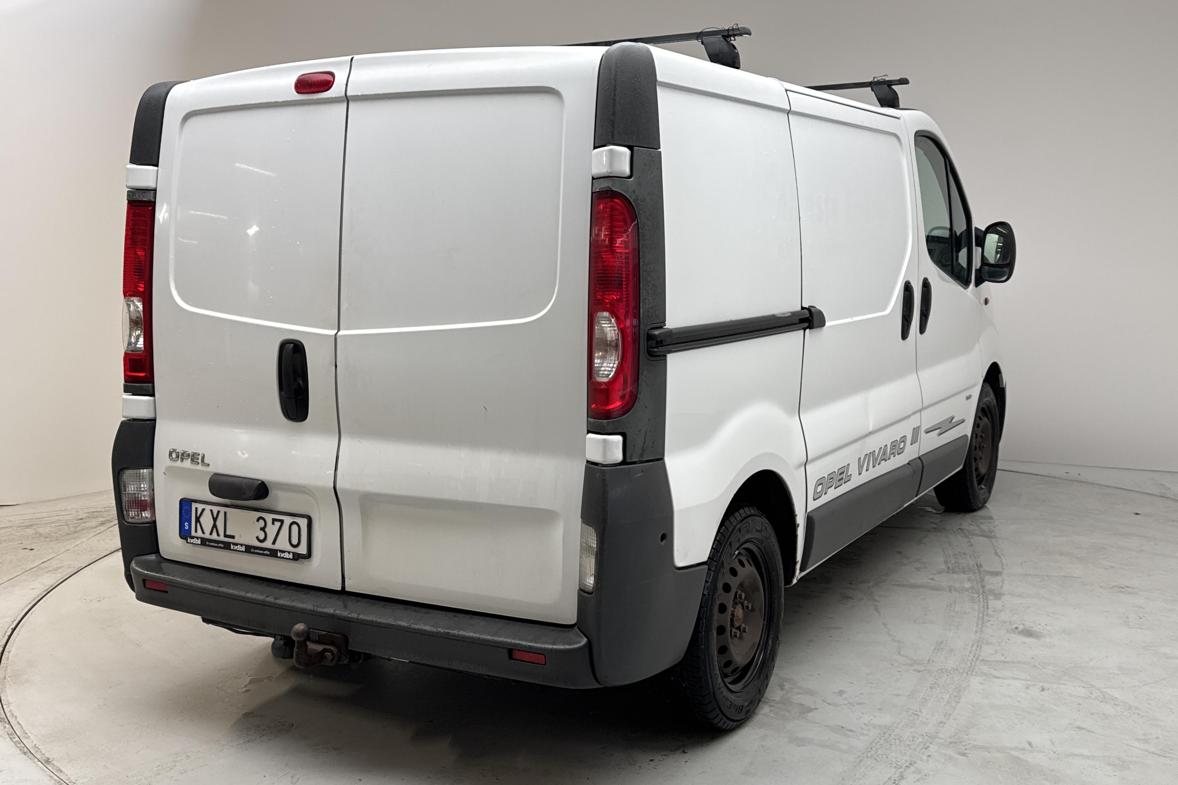 Opel Vivaro 2.0 CDTI (114hk) - 17 639 mil - Manuell - vit - 2011