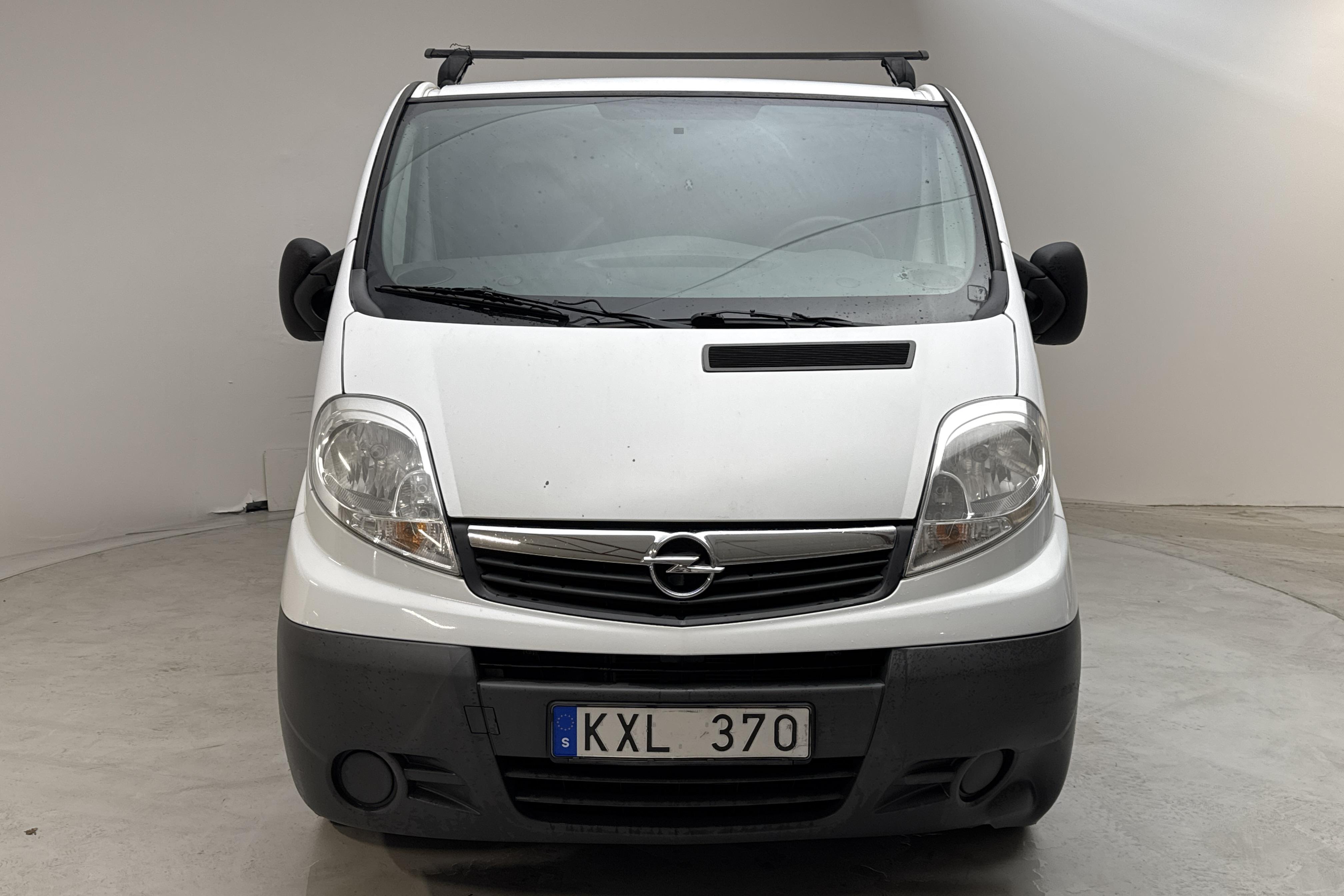 Opel Vivaro 2.0 CDTI (114hk) - 17 639 mil - Manuell - vit - 2011