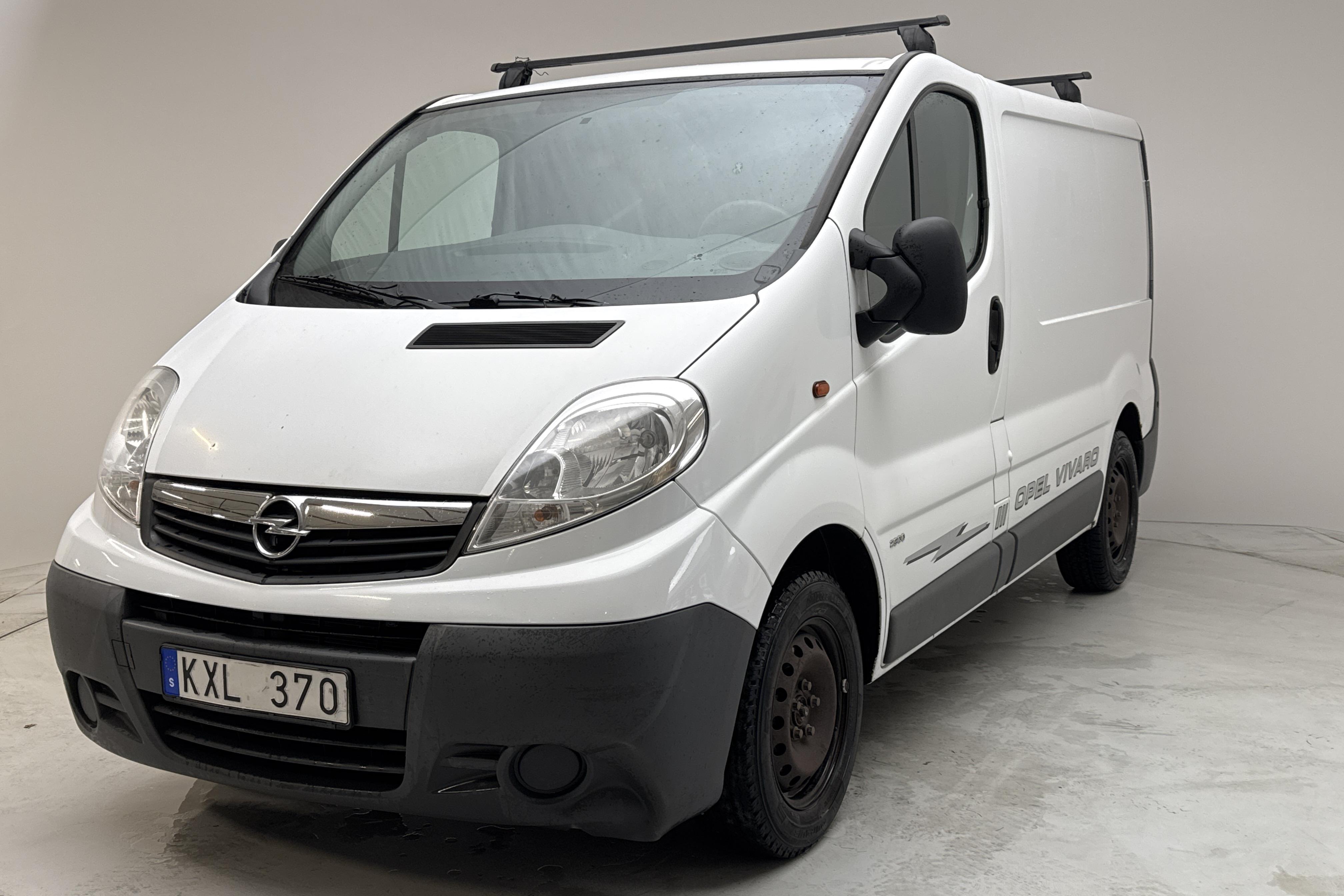 Opel Vivaro 2.0 CDTI (114hk) - 17 639 mil - Manuell - vit - 2011