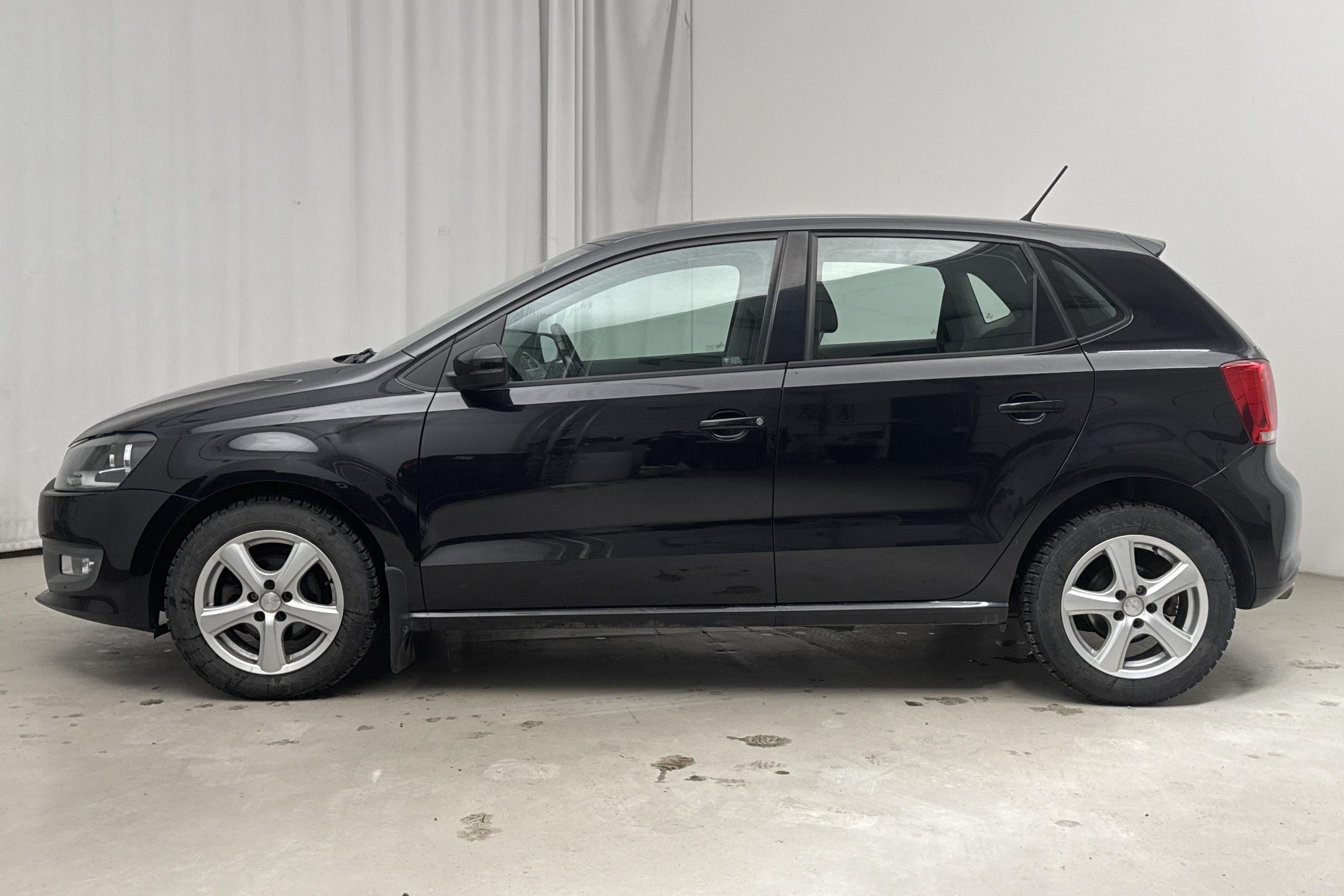 VW Polo 1.4 5dr (85hk) - 98 270 km - Manuaalinen - musta - 2010