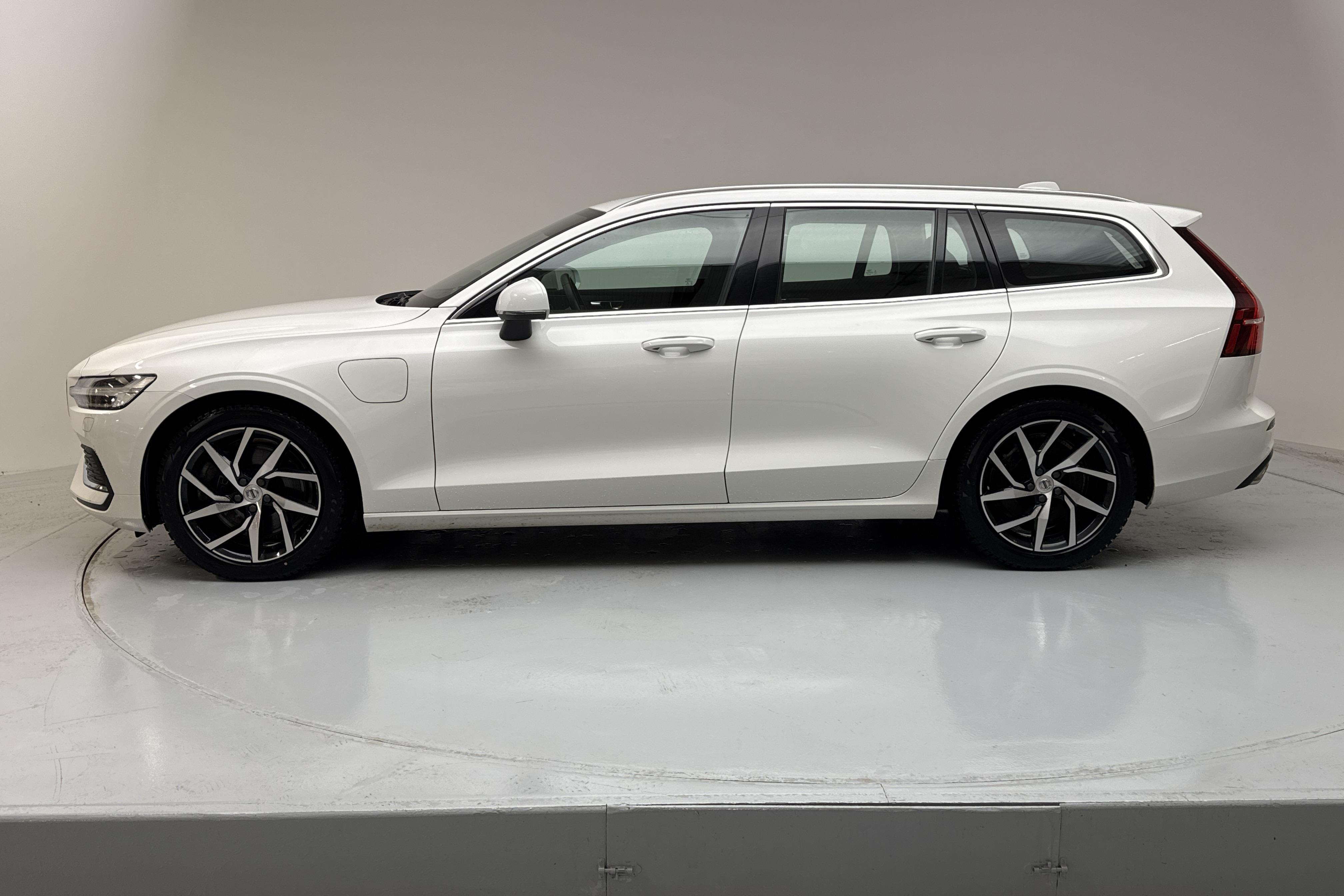 Volvo V60 T6 AWD Twin Engine (340hk) - 7 343 mil - Automat - vit - 2022