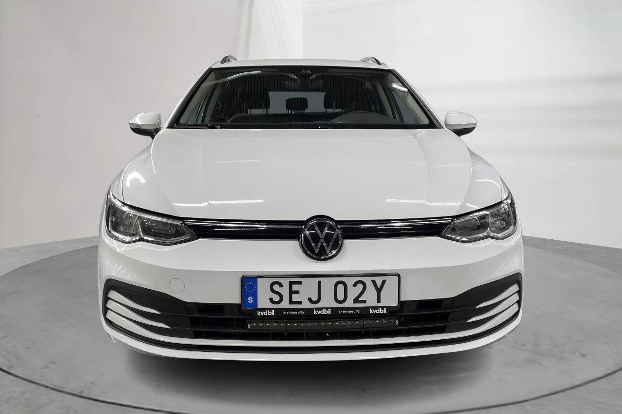 VW Golf VIII 1.5 eTSI Sportscombi (130hk) - 9 726 mil - Automat - vit - 2024