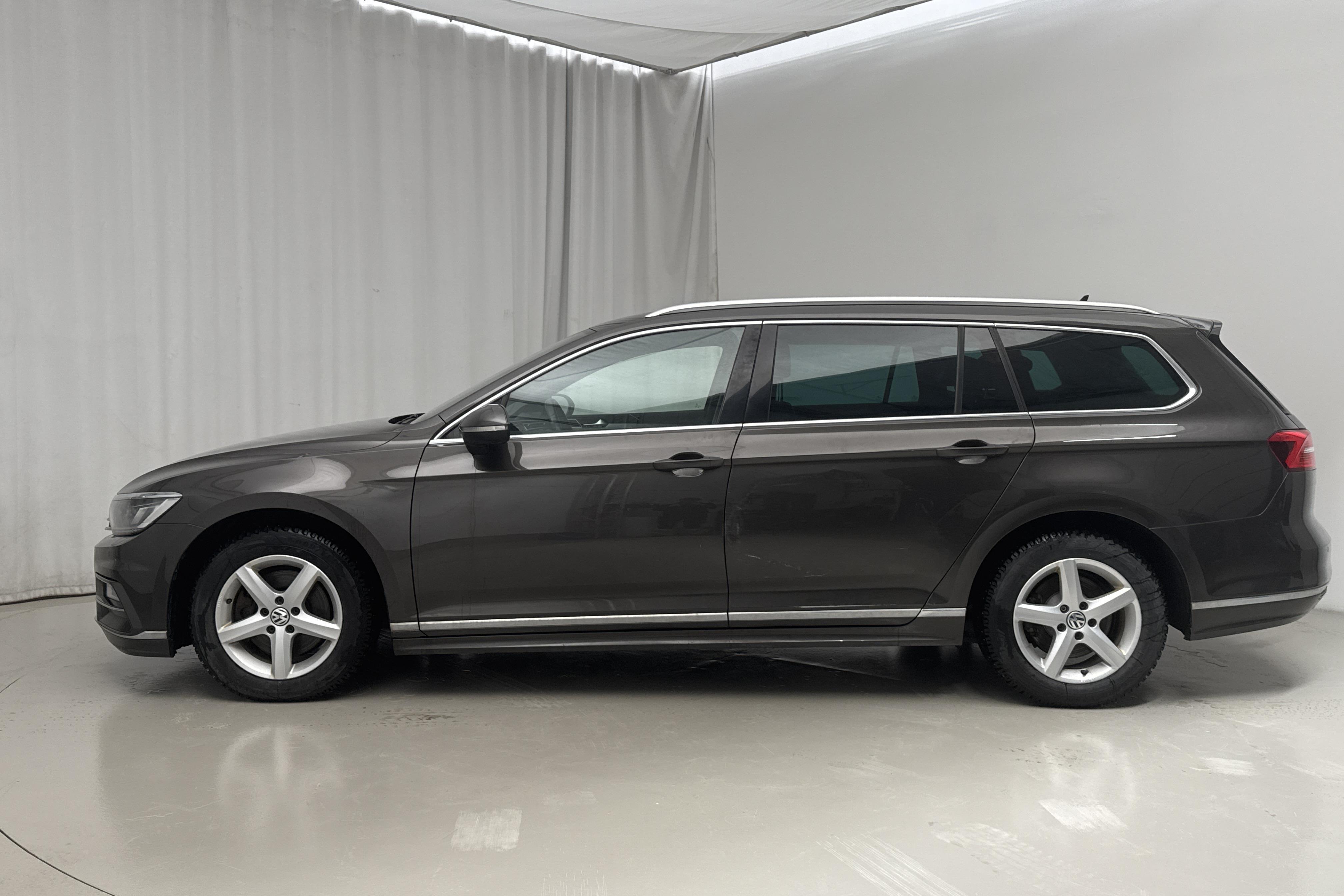 VW Passat 2.0 TDI Sportscombi (190hk) - 19 004 mil - Automat - Dark Brown - 2017