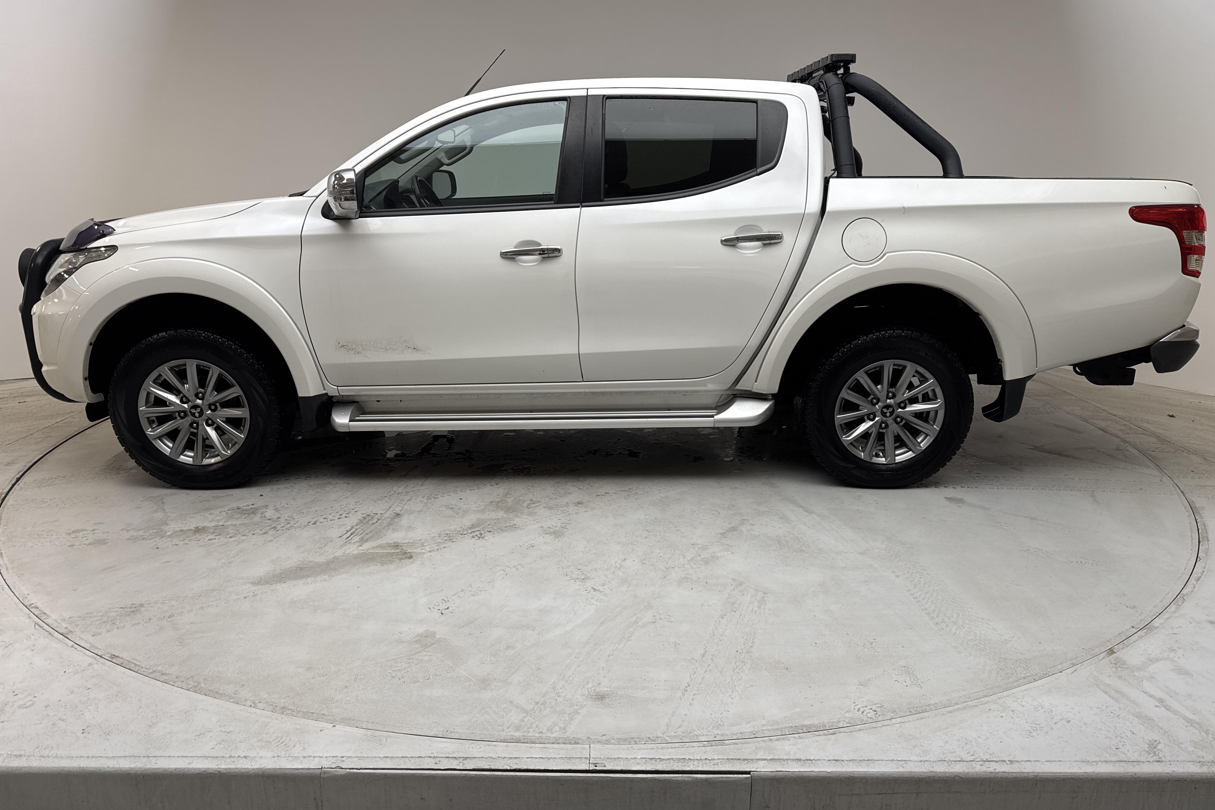 Mitsubishi L200 2.4 DI-D (181hk) - 12 277 mil - Automat - vit - 2019