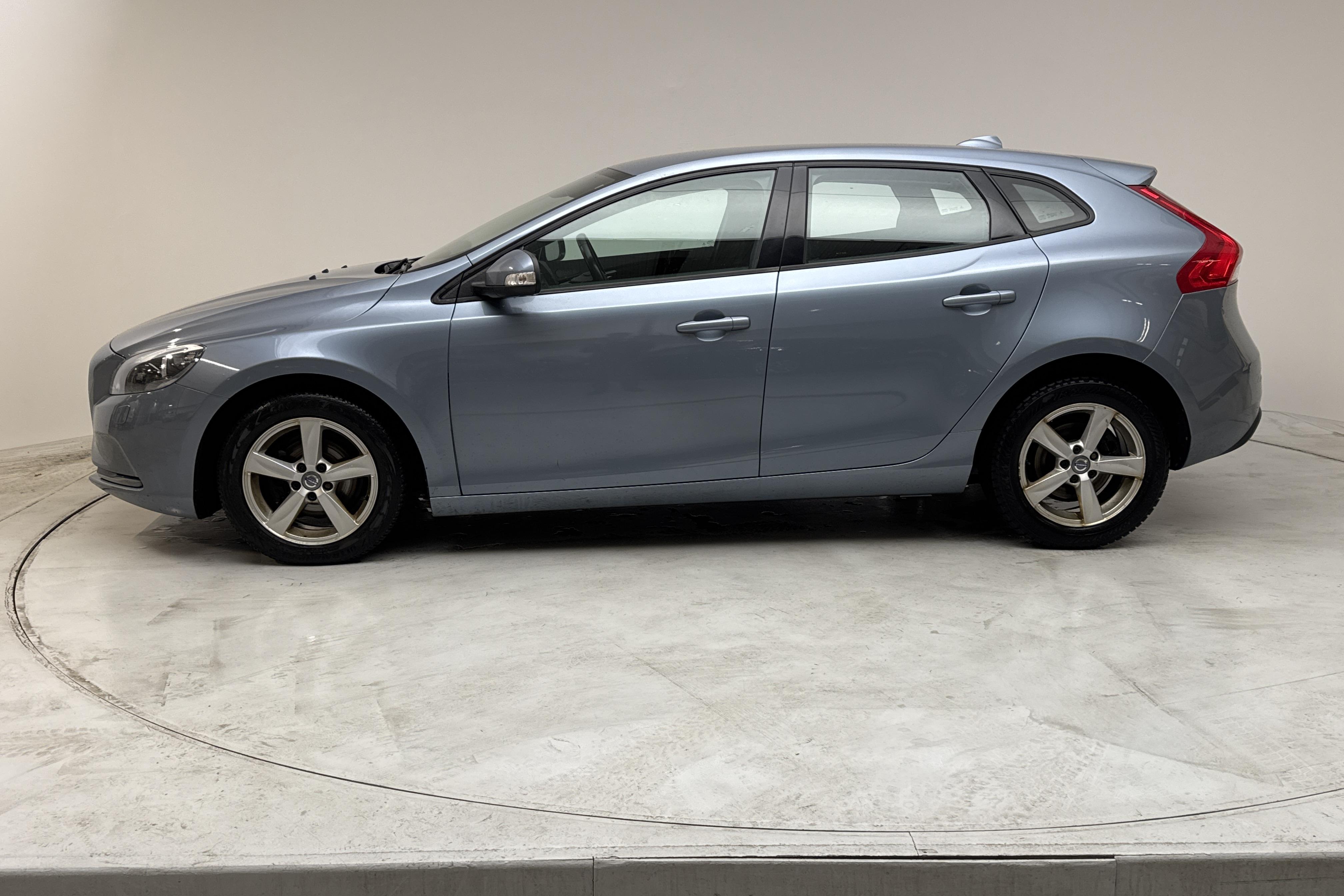 Volvo V40 D2 (120hk) - 13 983 mil - Manuell - Light Blue - 2017