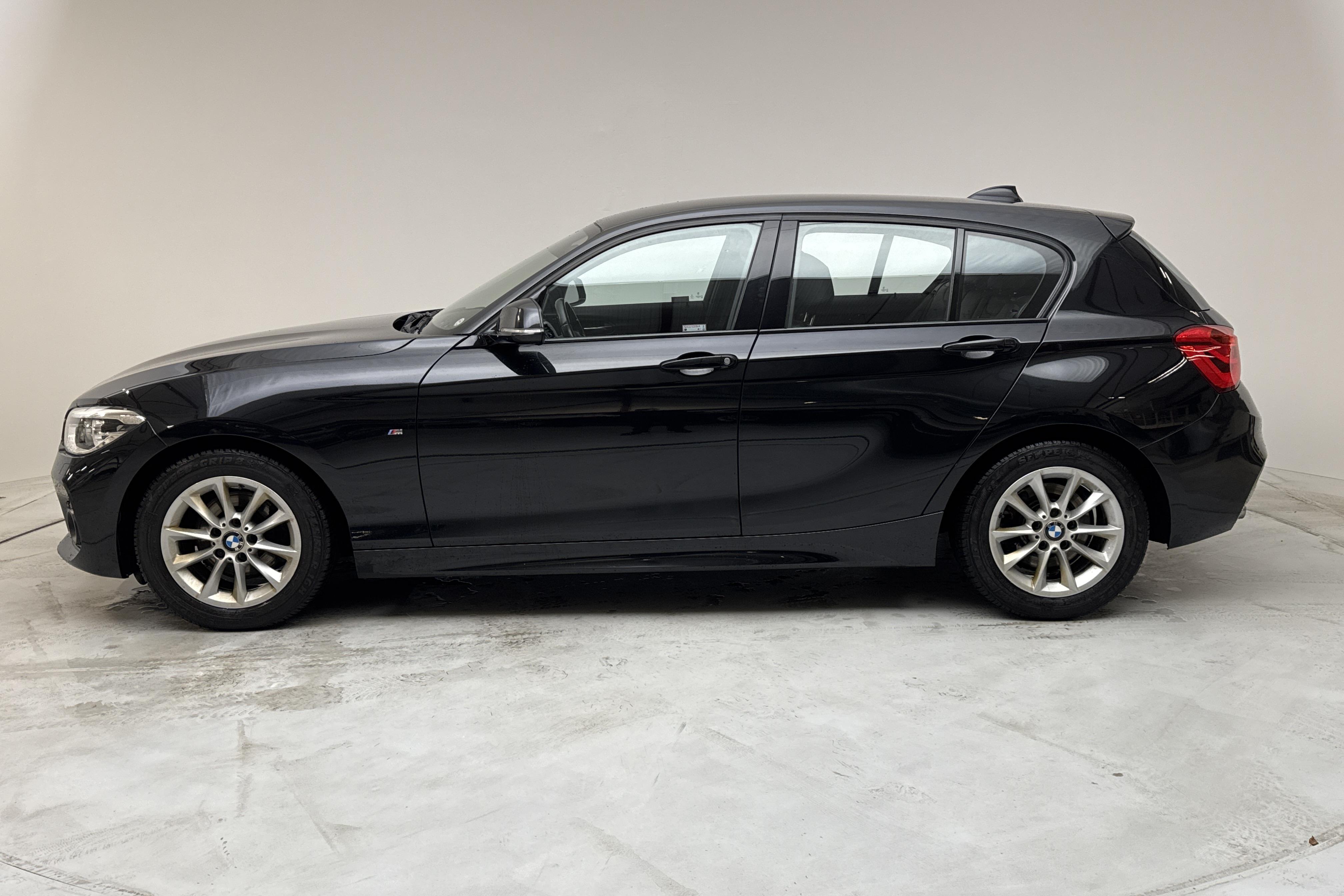 BMW 120i 5dr, F20 (184hk) - 89 670 km - Automatic - black - 2019