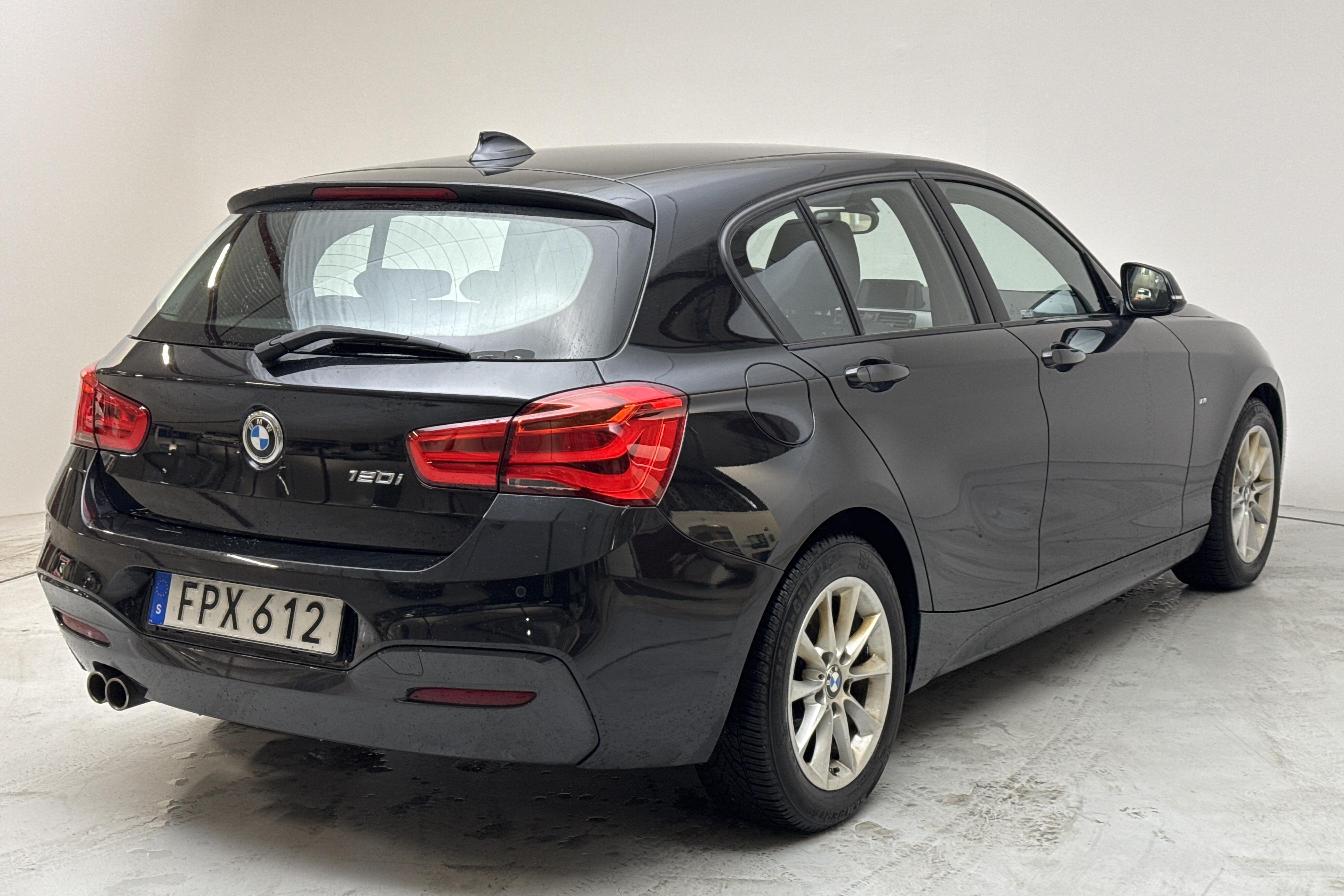 BMW 120i 5dr, F20 (184hk) - 89 670 km - Automatic - black - 2019