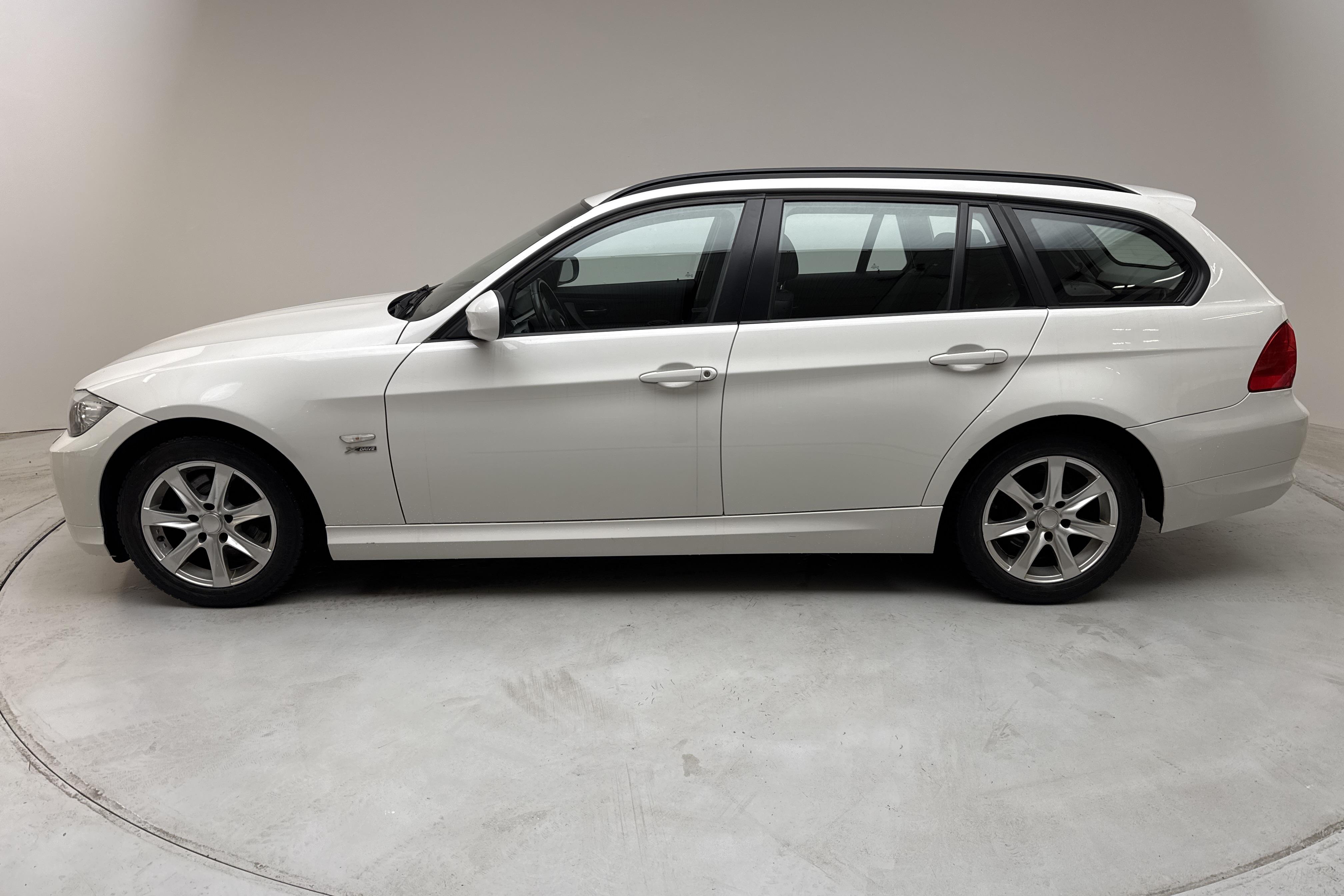 BMW 320d xDrive Touring, E91 (184hk) - 235 610 km - Automaattinen - valkoinen - 2012