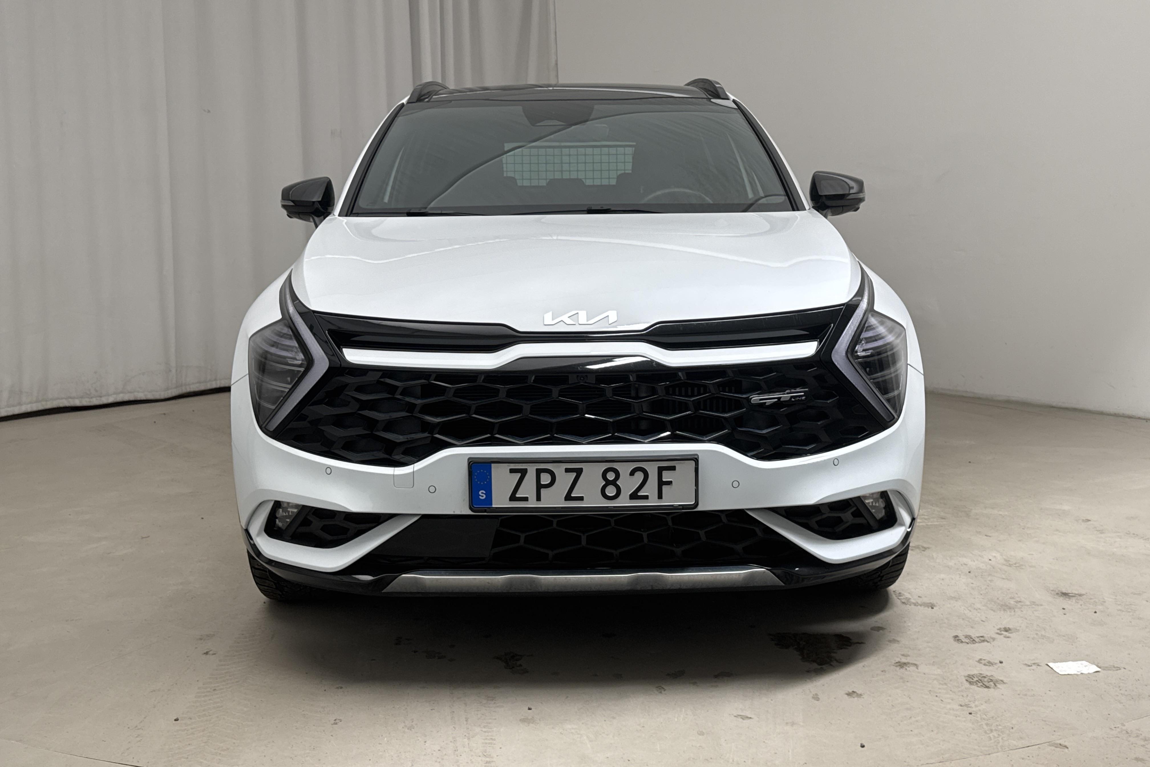 KIA Sportage PHEV AWD (265hk) - 4 669 mil - Automat - vit - 2022