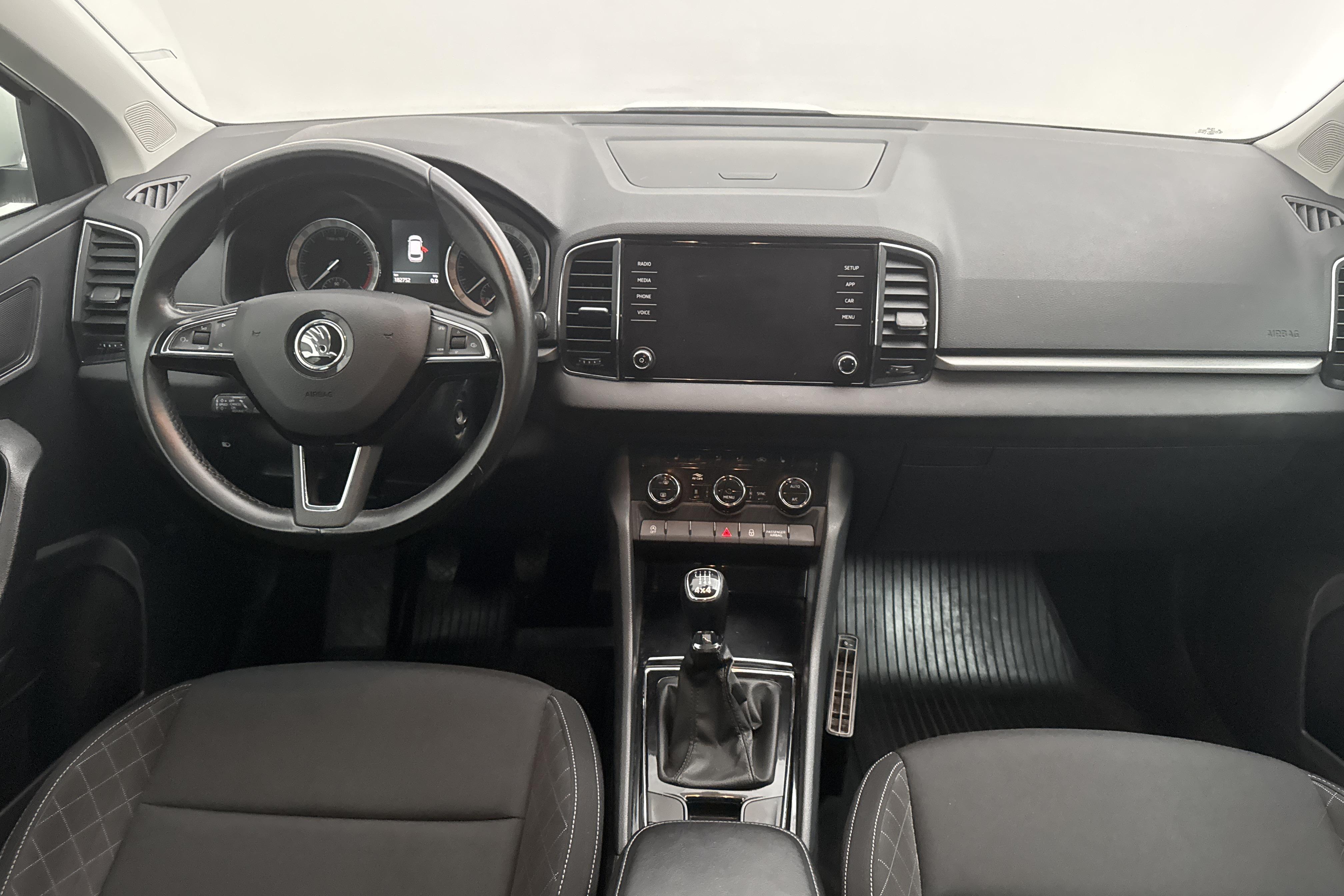 Skoda Karoq 2.0 TDI 4X4 (150hk) - 182 750 km - Manuaalinen - valkoinen - 2019