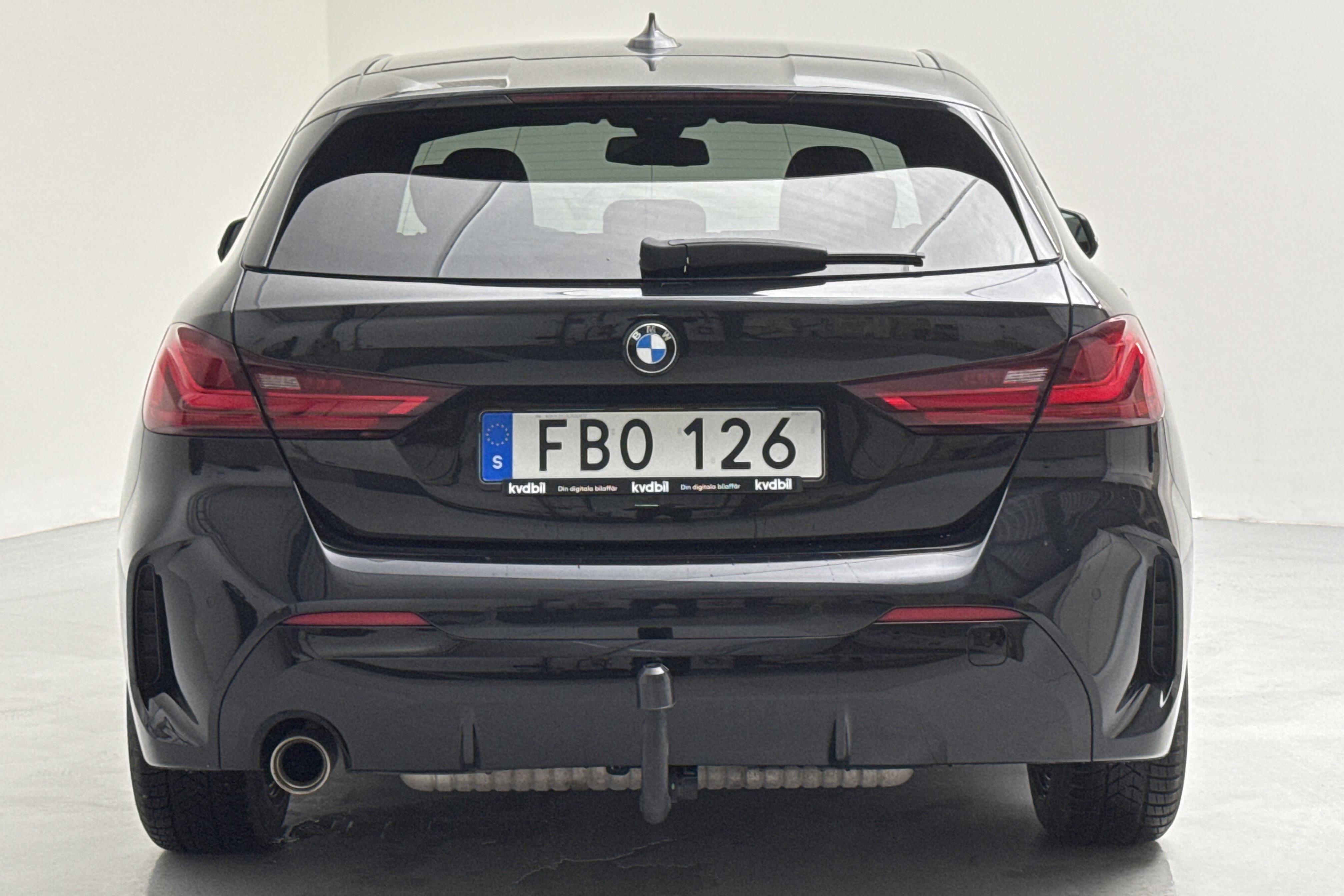 BMW 118i 5dr, F40 (140hk) - 74 280 km - Automaatne - must - 2020