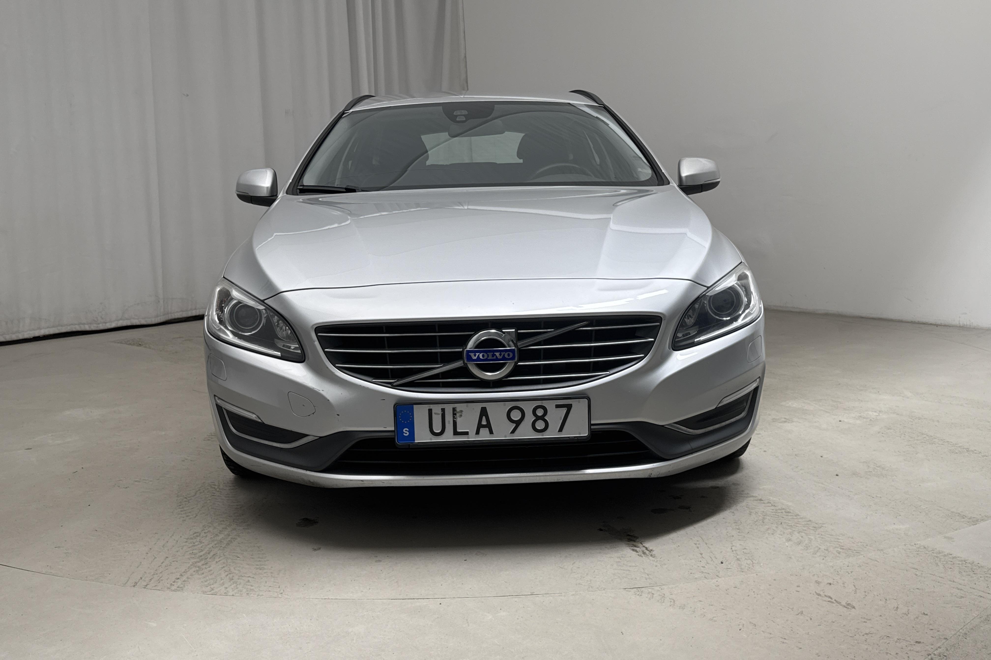 Volvo V60 D4 (181hk) - 14 988 mil - Automat - silver - 2015