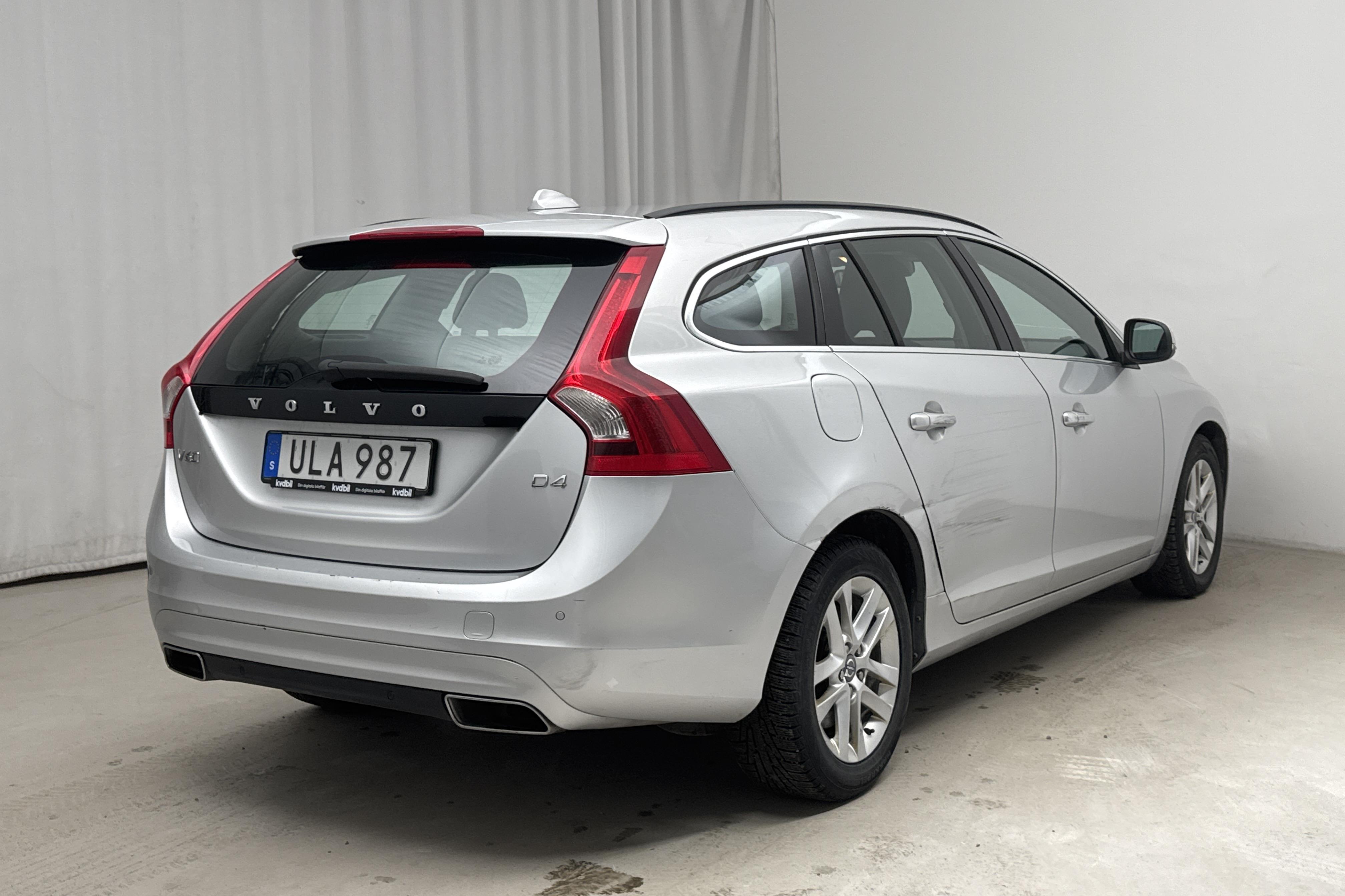 Volvo V60 D4 (181hk) - 14 988 mil - Automat - silver - 2015