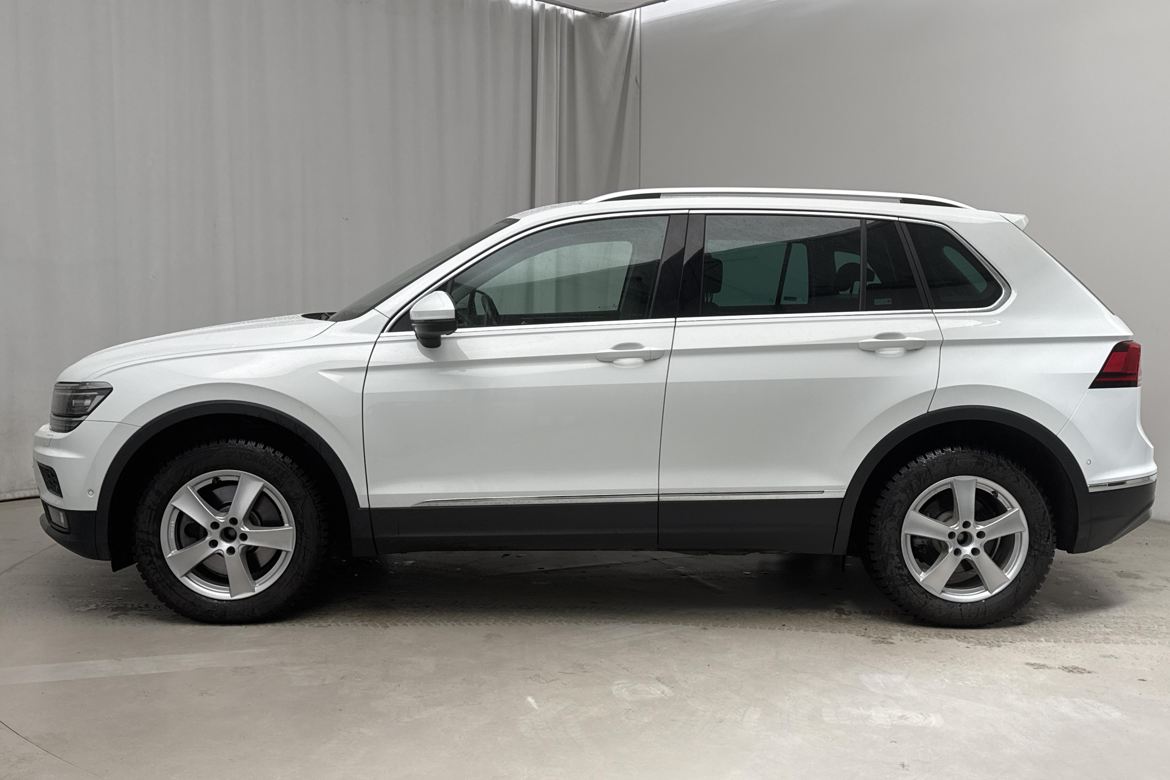 VW Tiguan 2.0 TDI 4MOTION (190hk) - 4 453 mil - Automat - vit - 2020