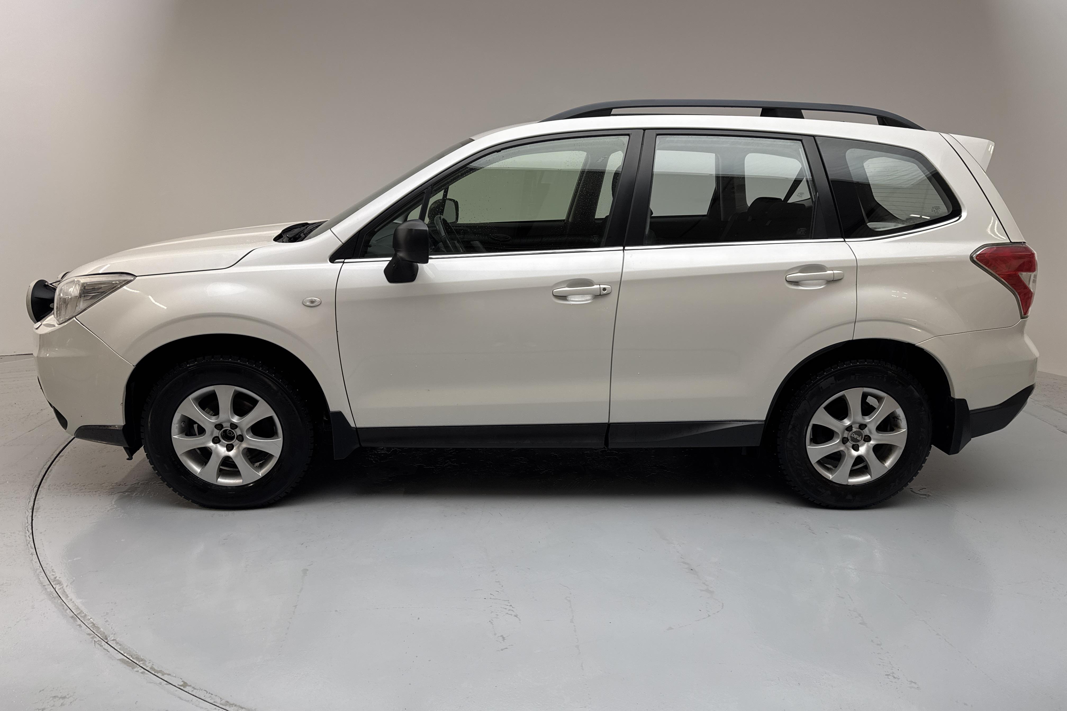 Subaru Forester 2.0D (147hk) - 20 388 mil - Manuell - vit - 2014