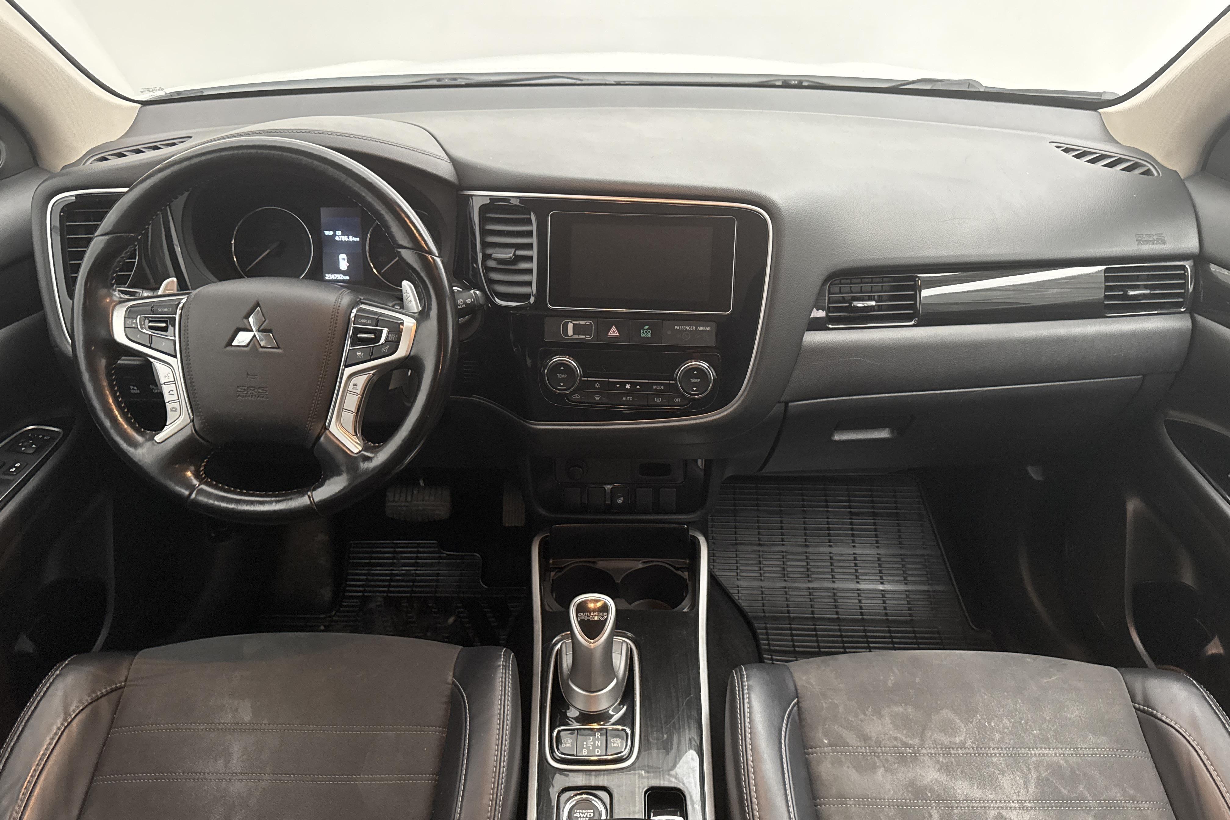 Mitsubishi Outlander 2.0 Plug-in Hybrid 4WD (121hk) - 234 790 km - Automaattinen - valkoinen - 2018