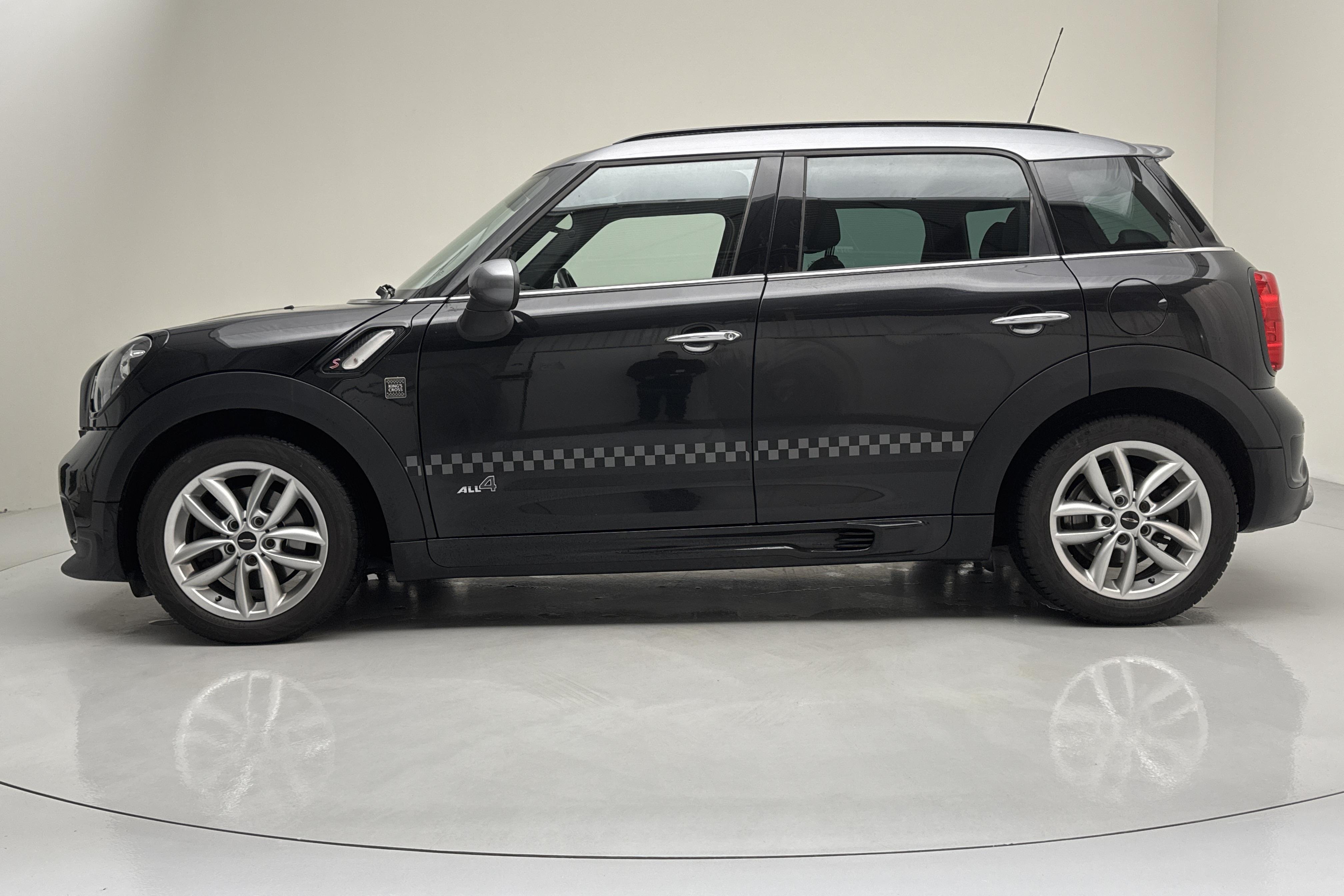 MINI Cooper S ALL4 Countryman (190hk) - 10 724 mil - Manuell - svart - 2015