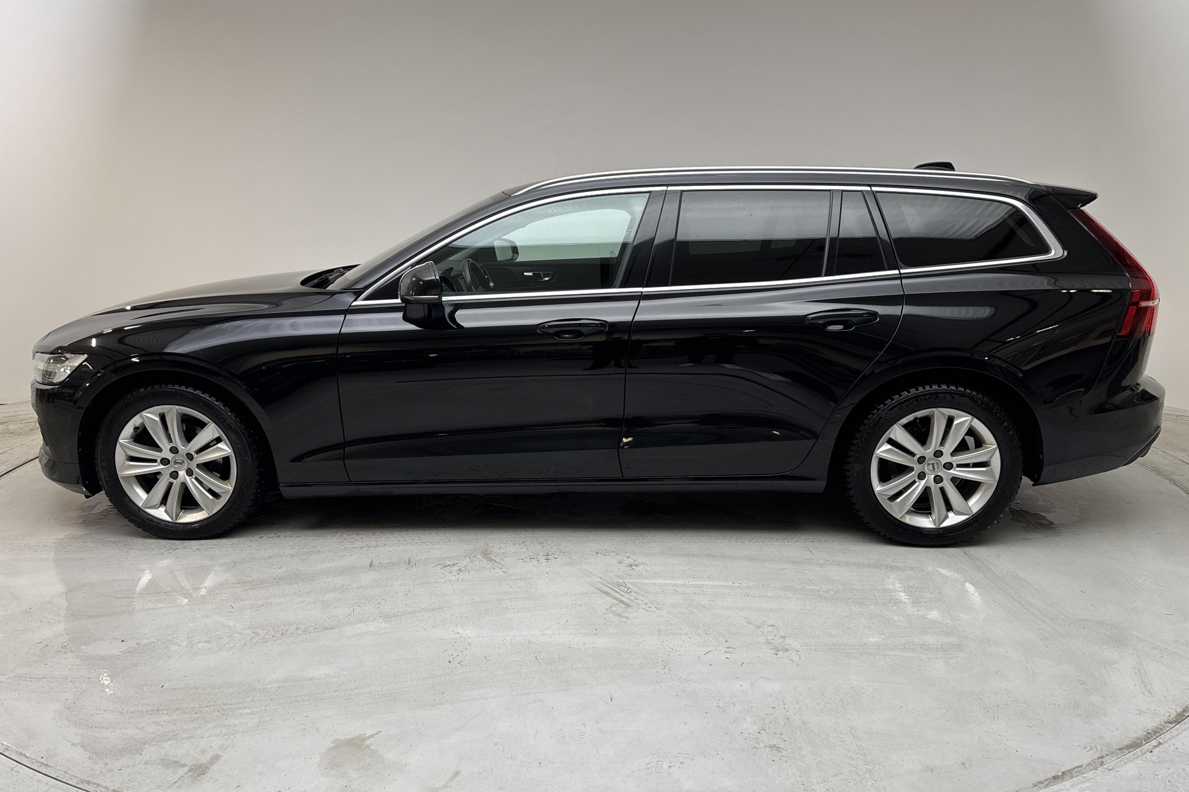 Volvo V60 B4 Mildhybrid, Diesel (197hk) - 173 150 km - Automatic - black - 2021