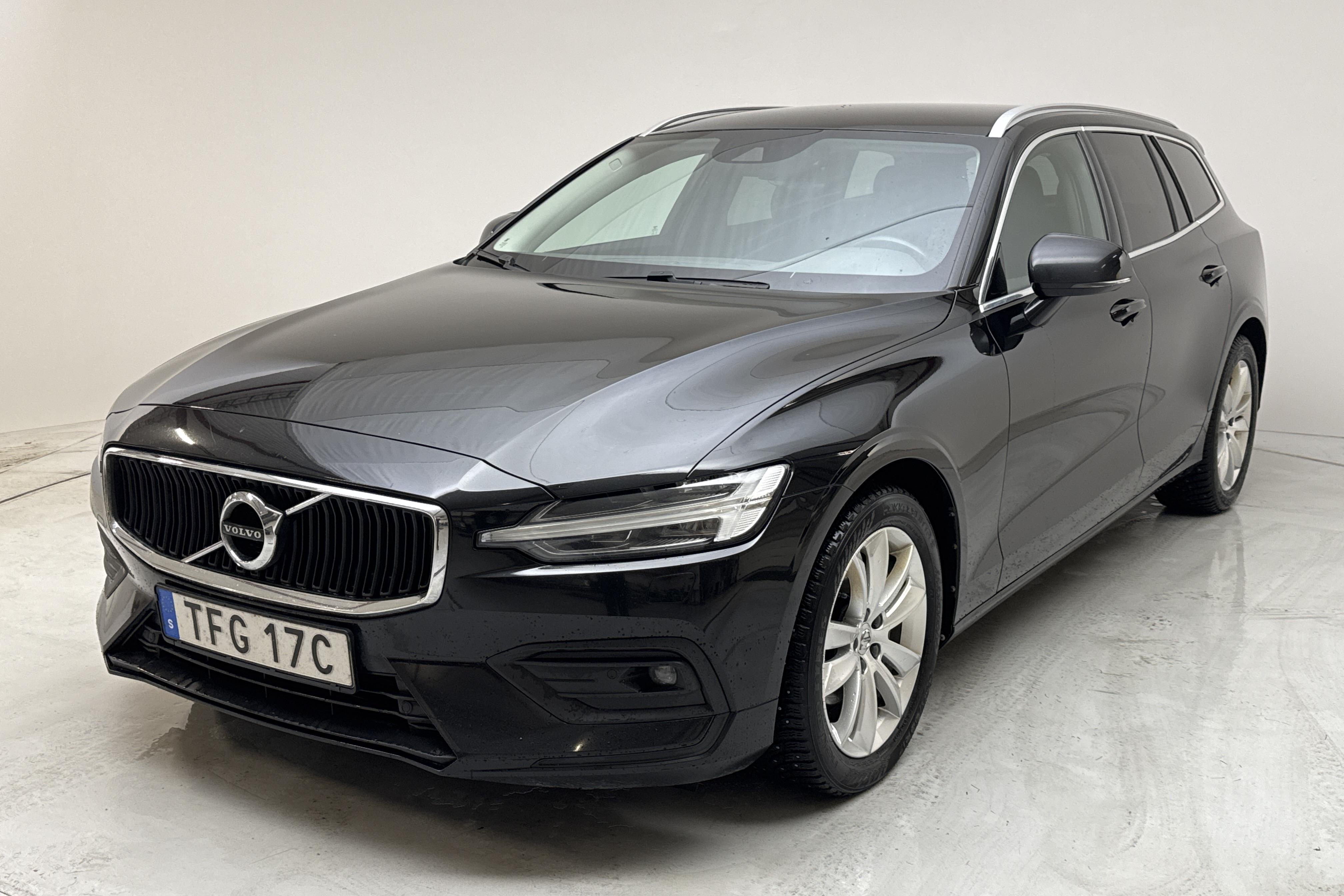 Volvo V60 B4 Mildhybrid, Diesel (197hk) - 173 150 km - Automatic - black - 2021