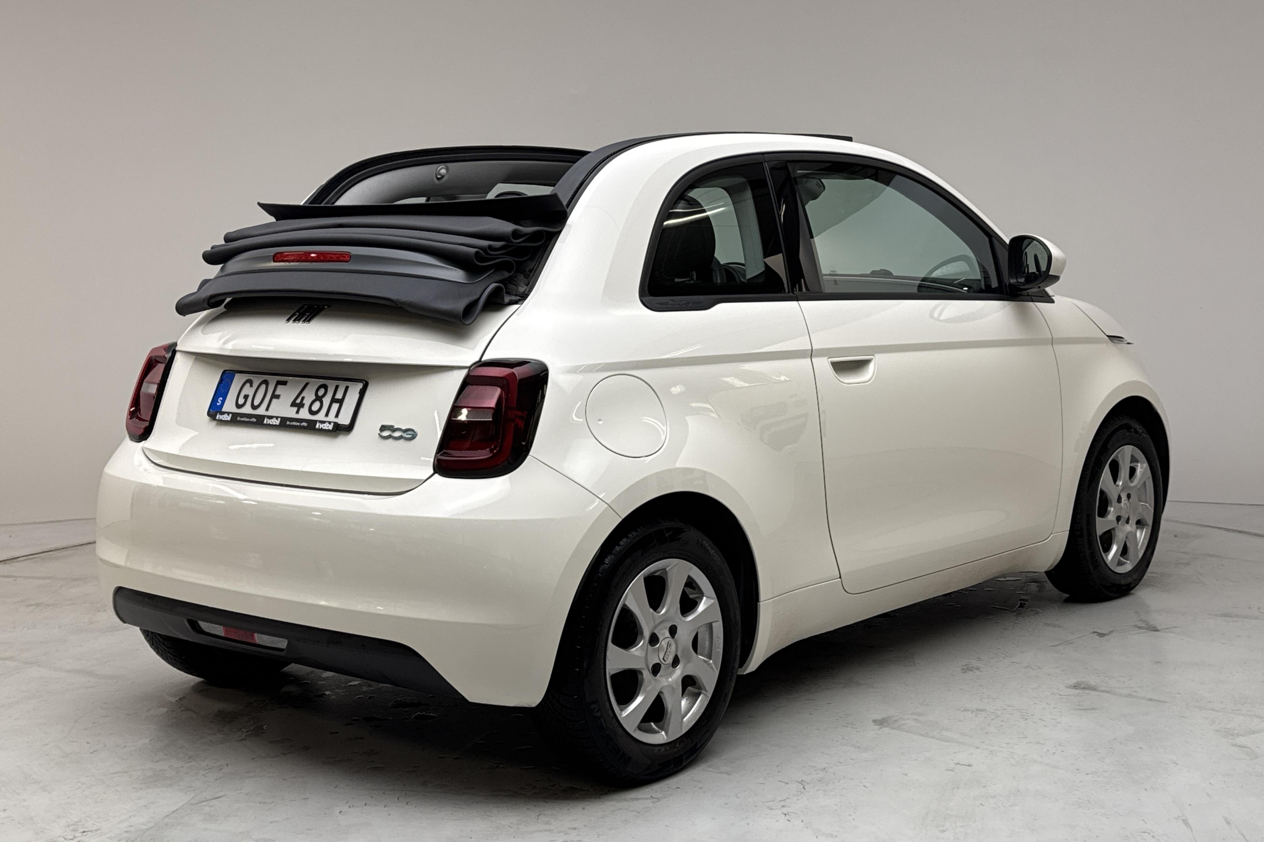 Fiat 500e Cabriolet (118hk) - 4 679 mil - Manuell - vit - 2021