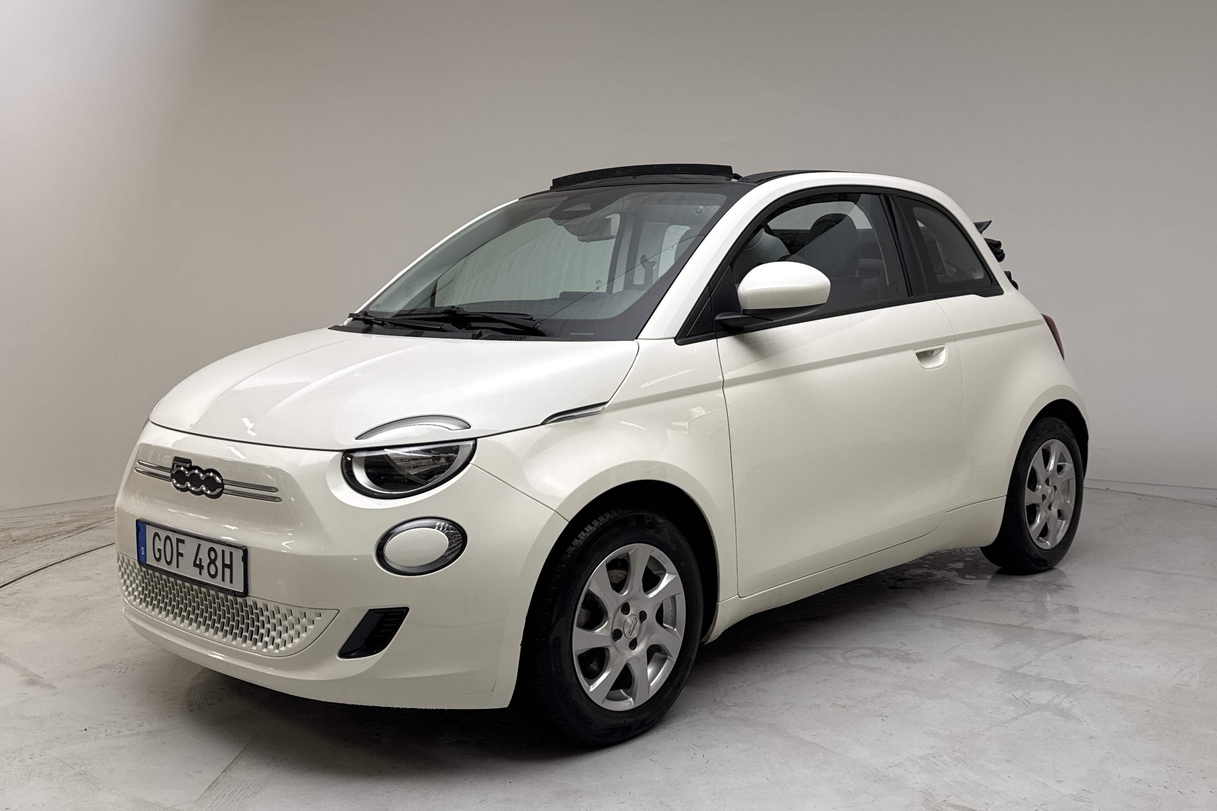 Fiat 500e Cabriolet (118hk) - 4 679 mil - Manuell - vit - 2021