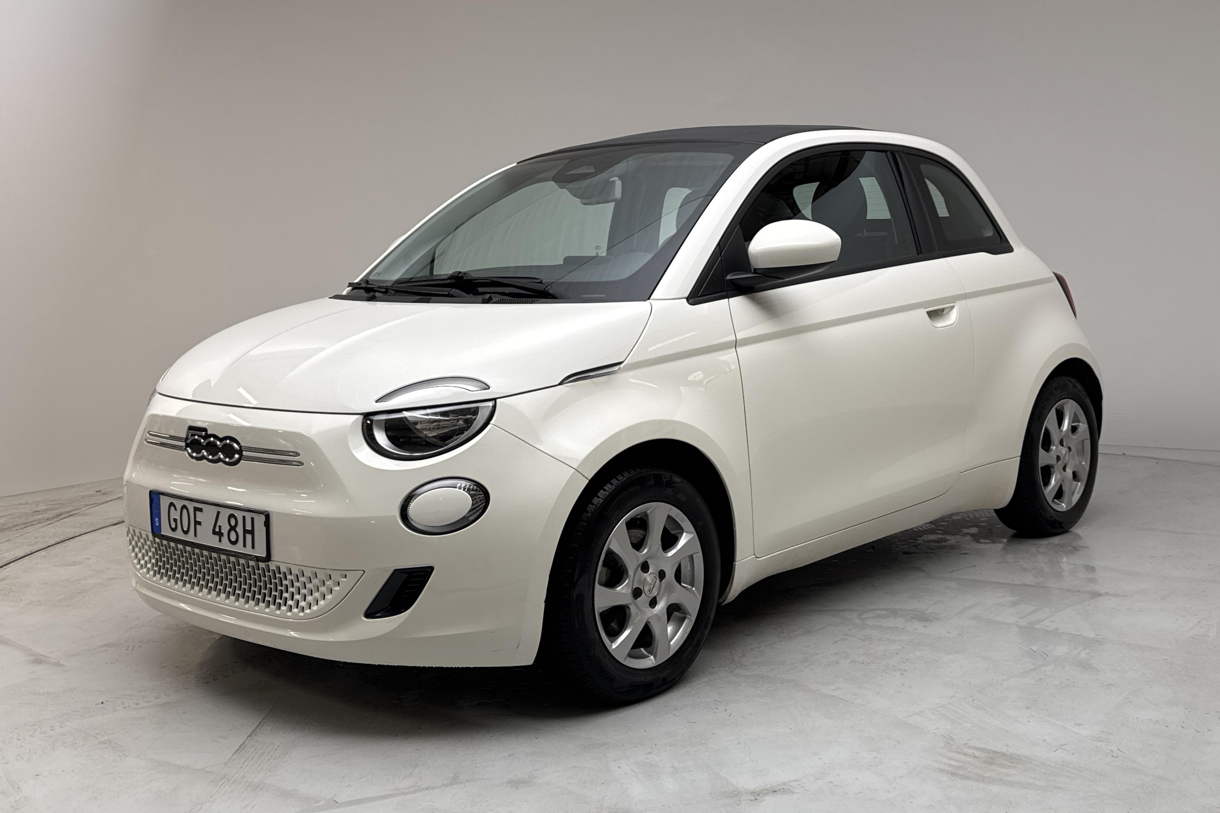 Fiat 500e Cabriolet (118hk) - 4 679 mil - Manuell - vit - 2021