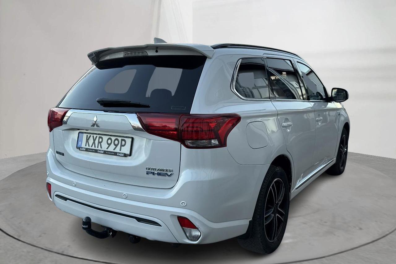 Mitsubishi Outlander 2.4 Plug-in Hybrid 4WD (136hk) - 14 057 mil - Automat - vit - 2019