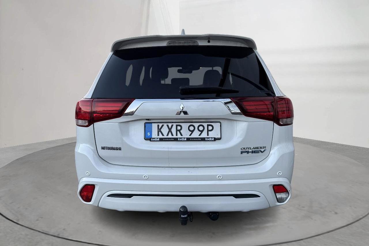 Mitsubishi Outlander 2.4 Plug-in Hybrid 4WD (136hk) - 14 057 mil - Automat - vit - 2019