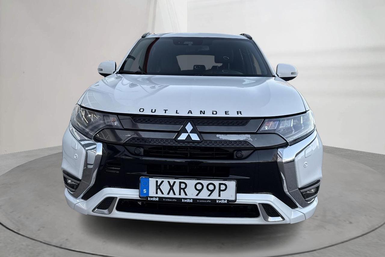 Mitsubishi Outlander 2.4 Plug-in Hybrid 4WD (136hk) - 14 057 mil - Automat - vit - 2019