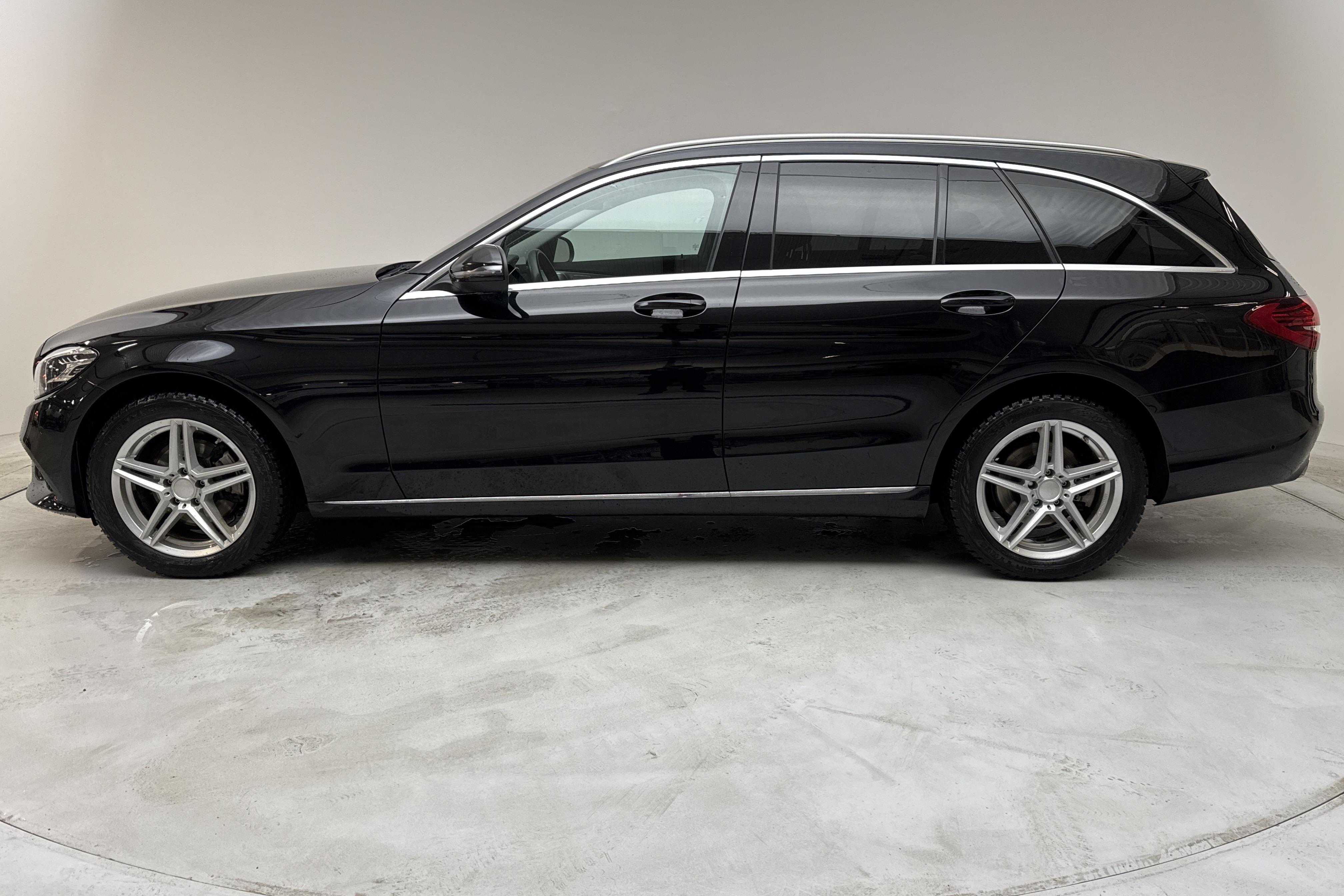 Mercedes C 220 d 4MATIC Kombi S205 (194hk) - 121 260 km - Automatic - black - 2019