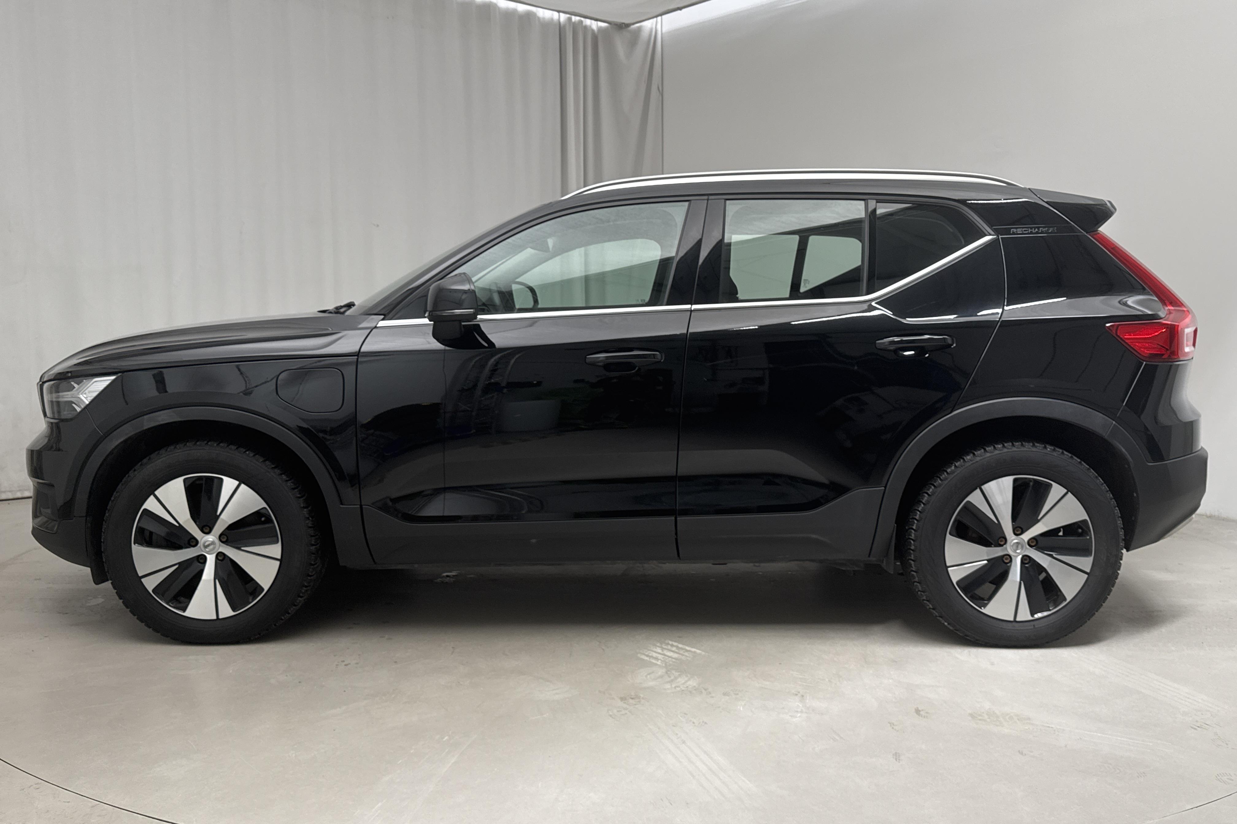 Volvo XC40 T4 2WD Twin Engine (211hk) - 7 917 mil - Automat - svart - 2021