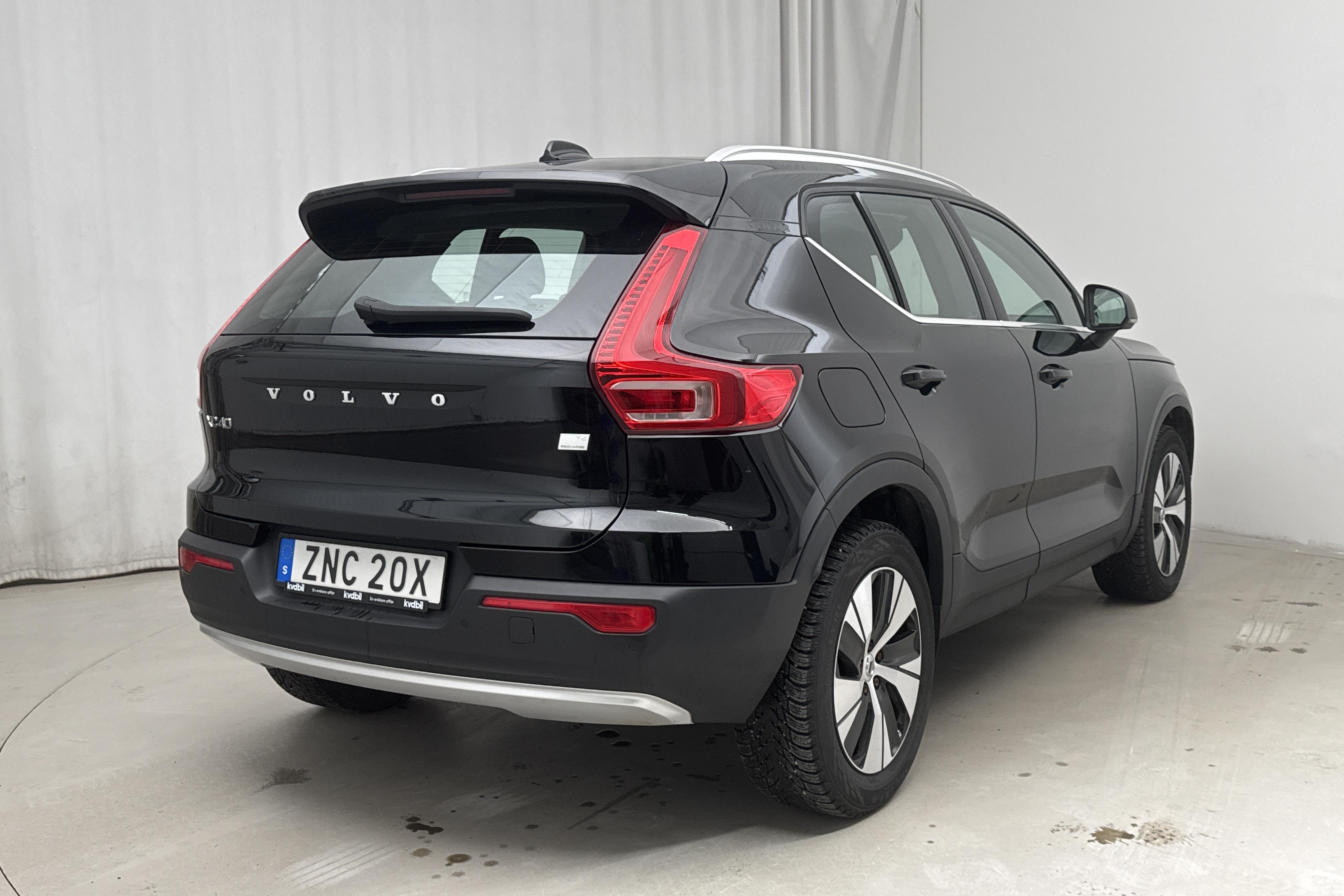 Volvo XC40 T4 2WD Twin Engine (211hk) - 7 917 mil - Automat - svart - 2021