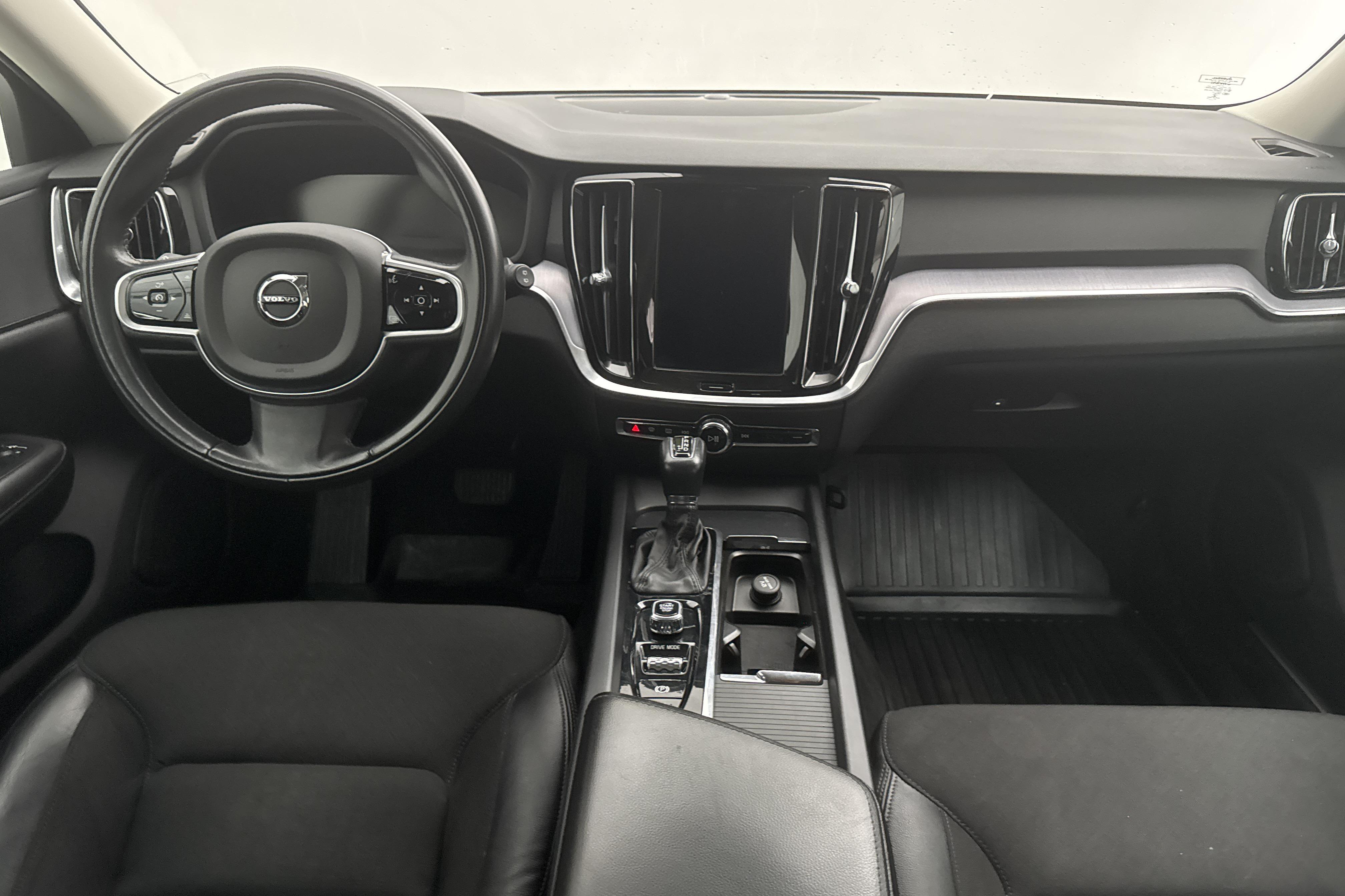 Volvo V60 D3 (150hk) - 11 893 mil - Automat - vit - 2020