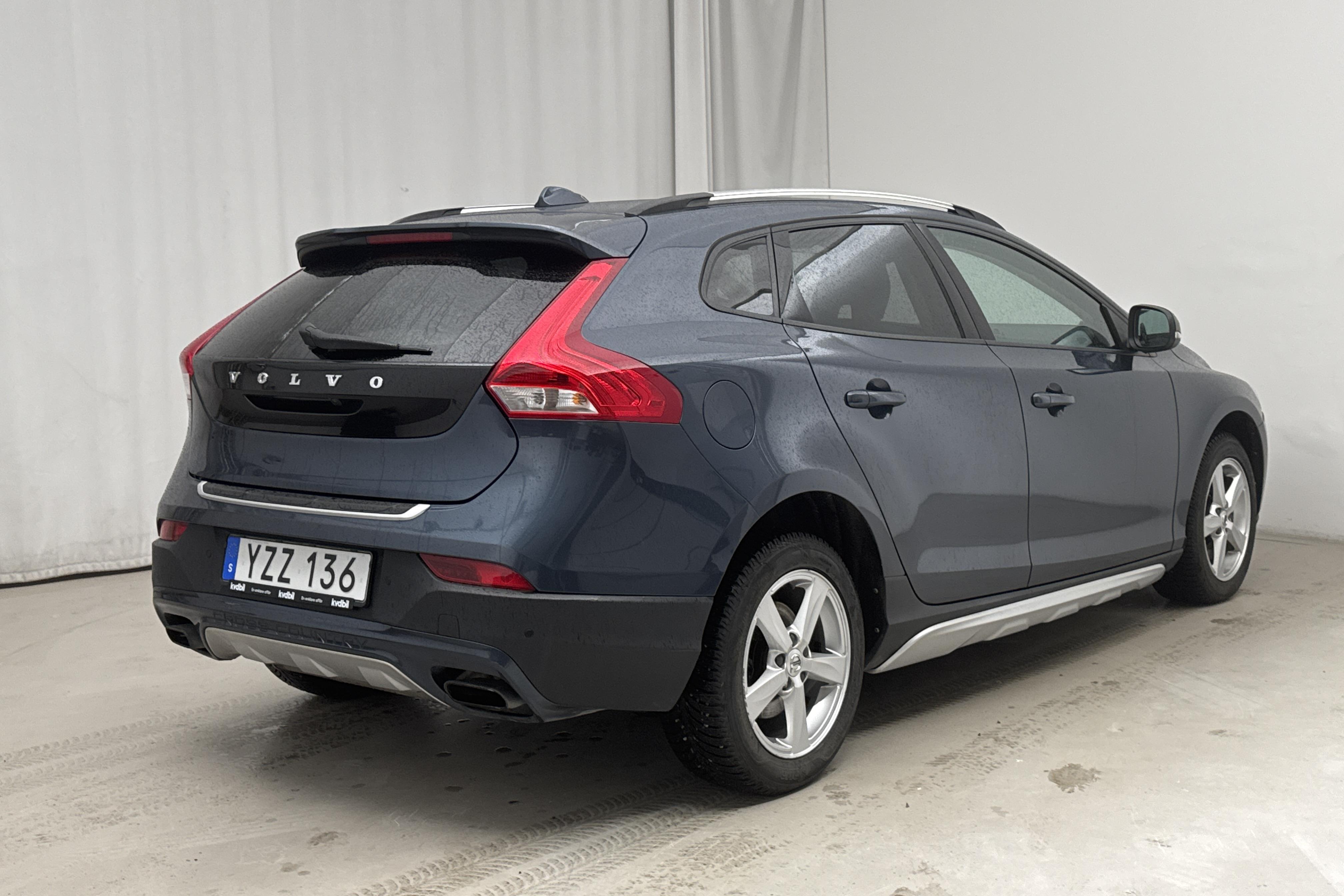 Volvo V40 Cross Country T3 (152hk) - 10 839 mil - Automat - Dark Blue - 2018